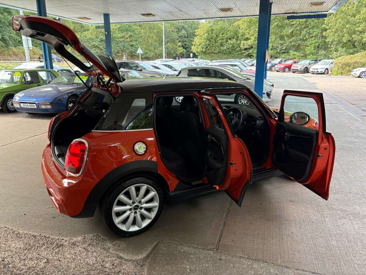 A 2018 MINI HATCH 2.0 Cooper S Hatchback 5dr Petrol Manual Euro 6 (s/s) (192 ps) Solaris Oran A 2018 MINI HATCH 2.0 Cooper S Hatchback 5dr Petrol Manual Euro 6 (s/s) (192 ps) Solaris Oran