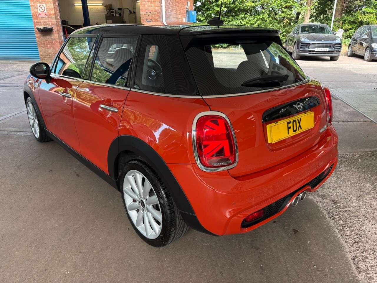 A 2018 MINI HATCH 2.0 Cooper S Hatchback 5dr Petrol Manual Euro 6 (s/s) (192 ps) Solaris Oran A 2018 MINI HATCH 2.0 Cooper S Hatchback 5dr Petrol Manual Euro 6 (s/s) (192 ps) Solaris Oran