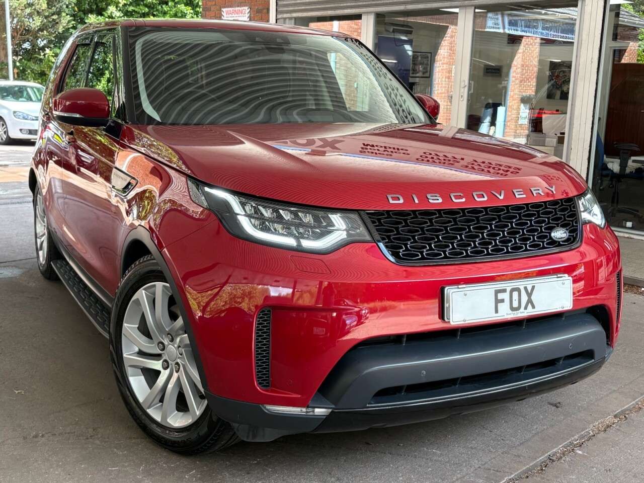 A 2017 LAND ROVER DISCOVERY 3.0 TD V6 HSE SUV 5dr Diesel Auto 4WD Euro 6 (s/s) (258 ps) REVERSING CAM-H A 2017 LAND ROVER DISCOVERY 3.0 TD V6 HSE SUV 5dr Diesel Auto 4WD Euro 6 (s/s) (258 ps) REVERSING CAM-H