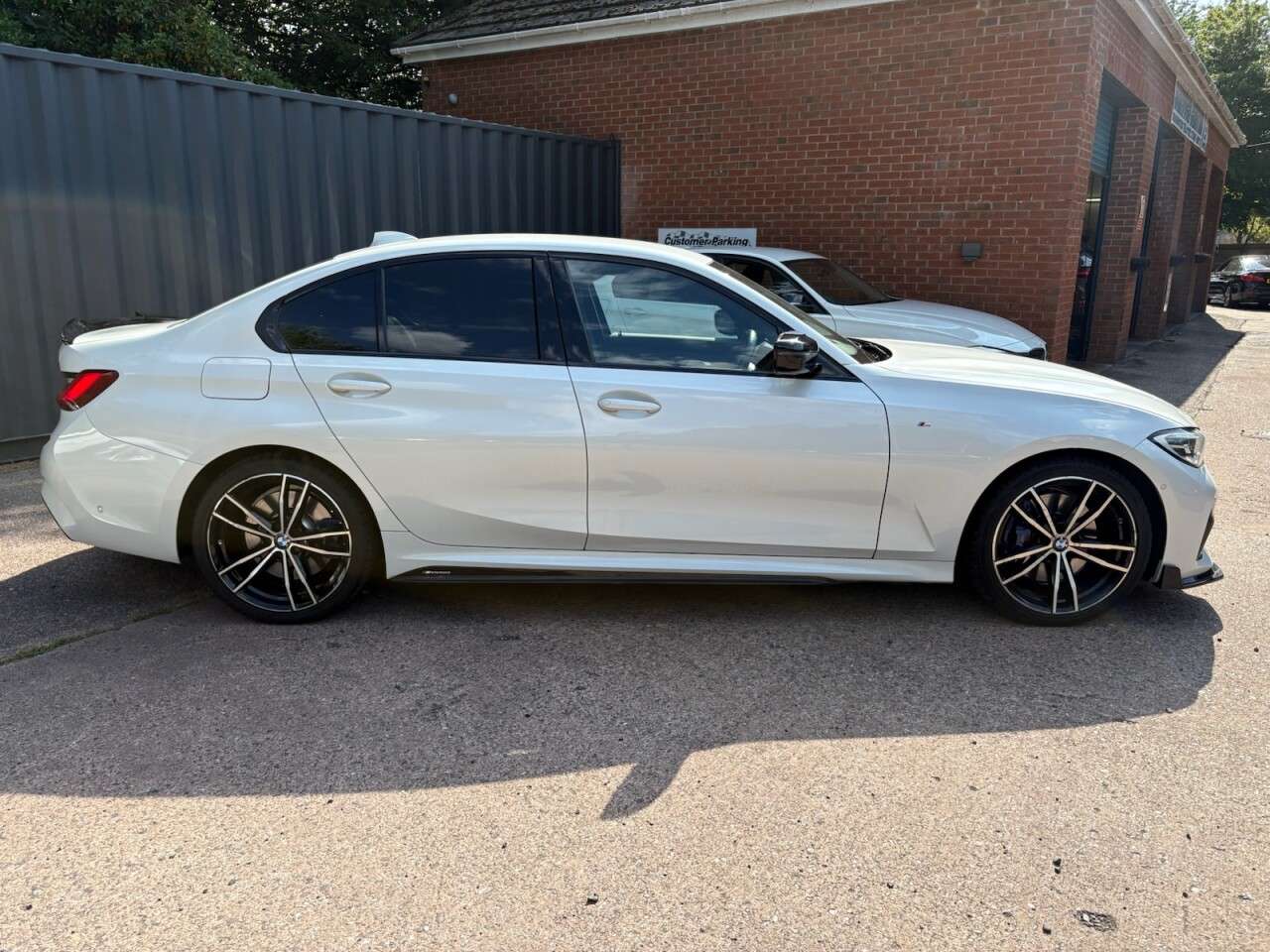 A 2019 BMW 3 SERIES 2.0 320d M Sport Saloon 4dr Diesel Auto Euro 6 (s/s) (190 ps) BLUETOOTH-SAT A 2019 BMW 3 SERIES 2.0 320d M Sport Saloon 4dr Diesel Auto Euro 6 (s/s) (190 ps) BLUETOOTH-SAT