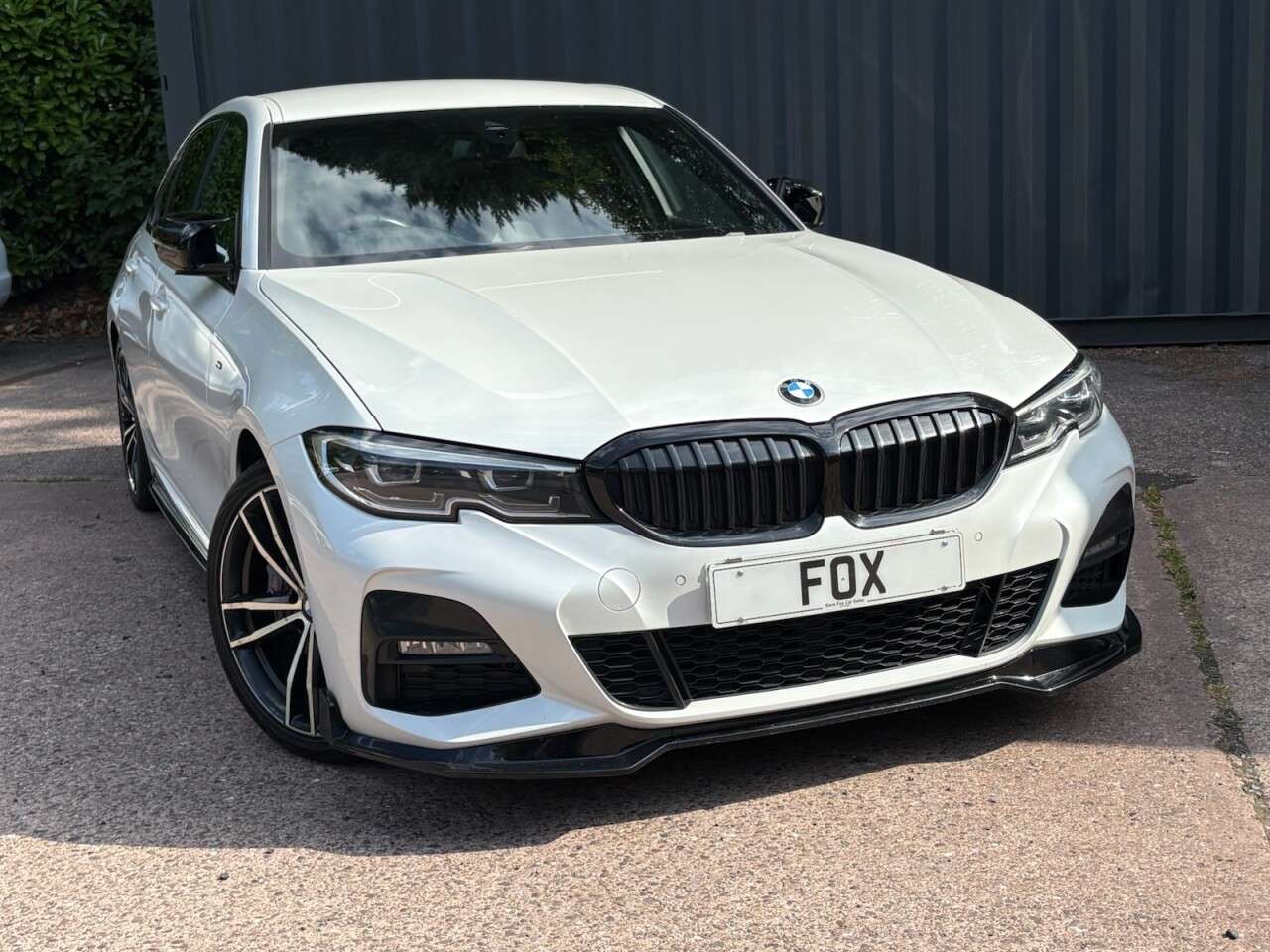 A 2019 BMW 3 SERIES 2.0 320d M Sport Saloon 4dr Diesel Auto Euro 6 (s/s) (190 ps) BLUETOOTH-SAT A 2019 BMW 3 SERIES 2.0 320d M Sport Saloon 4dr Diesel Auto Euro 6 (s/s) (190 ps) BLUETOOTH-SAT
