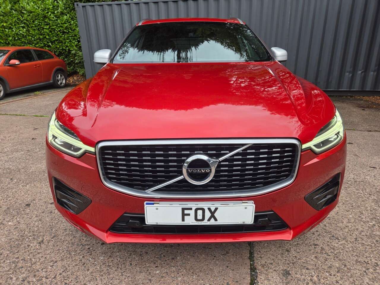 A 2018 VOLVO XC60 2.0 D5 PowerPulse R-Design SUV 5dr Diesel Auto AWD Euro 6 (s/s) (235 ps) A 2018 VOLVO XC60 2.0 D5 PowerPulse R-Design SUV 5dr Diesel Auto AWD Euro 6 (s/s) (235 ps)