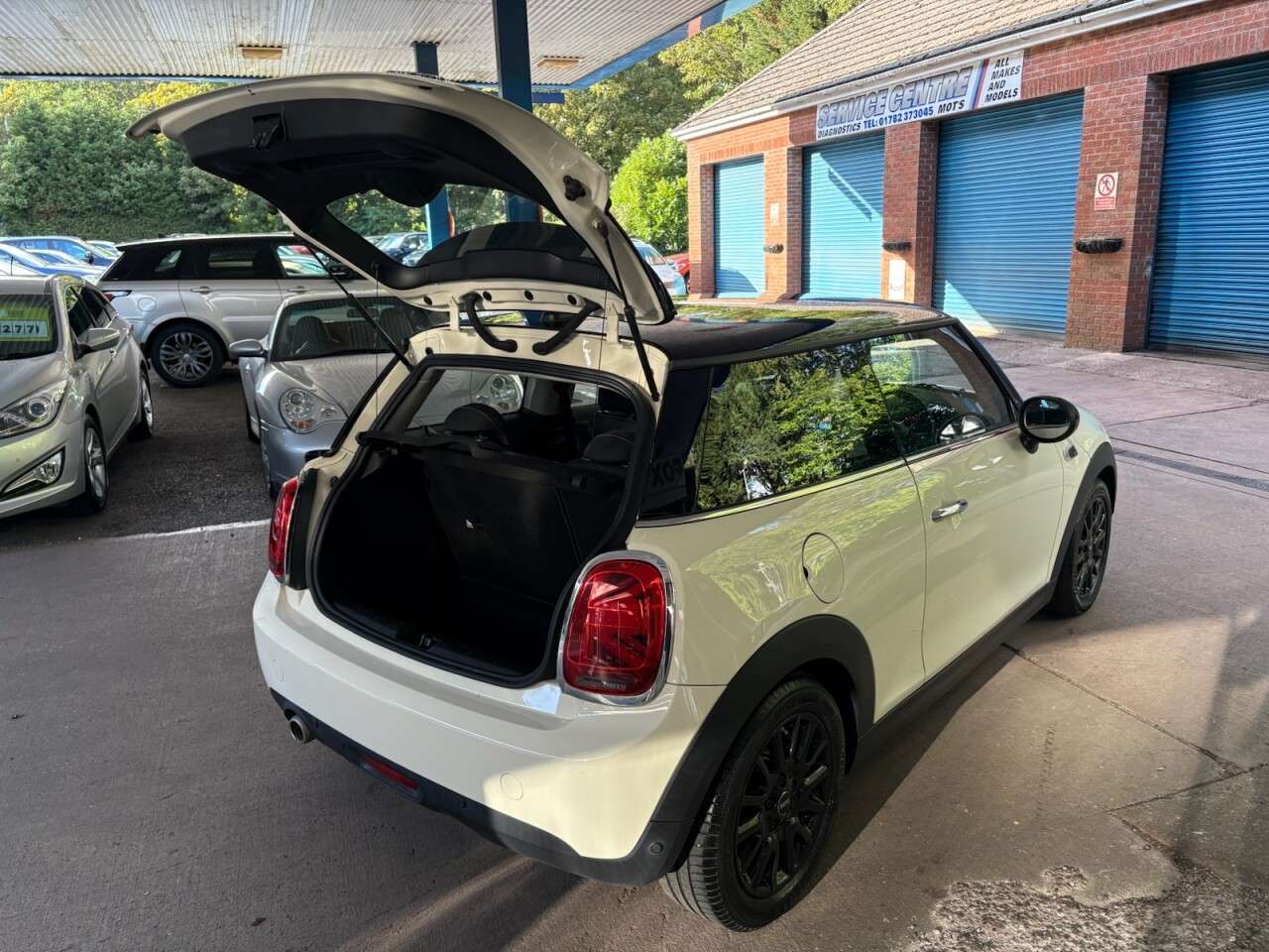 A 2018 MINI HATCH 1.5 Cooper Hatchback 3dr Petrol Manual Euro 6 (s/s) (136 ps) BLUETOBLUETOOT A 2018 MINI HATCH 1.5 Cooper Hatchback 3dr Petrol Manual Euro 6 (s/s) (136 ps) BLUETOBLUETOOT