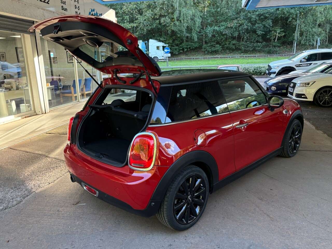 A 2015 MINI HATCH 1.5 Cooper Hatchback 3dr Petrol Manual Euro 6 (s/s) (136 ps) ,SATELLITE NAV A 2015 MINI HATCH 1.5 Cooper Hatchback 3dr Petrol Manual Euro 6 (s/s) (136 ps) ,SATELLITE NAV