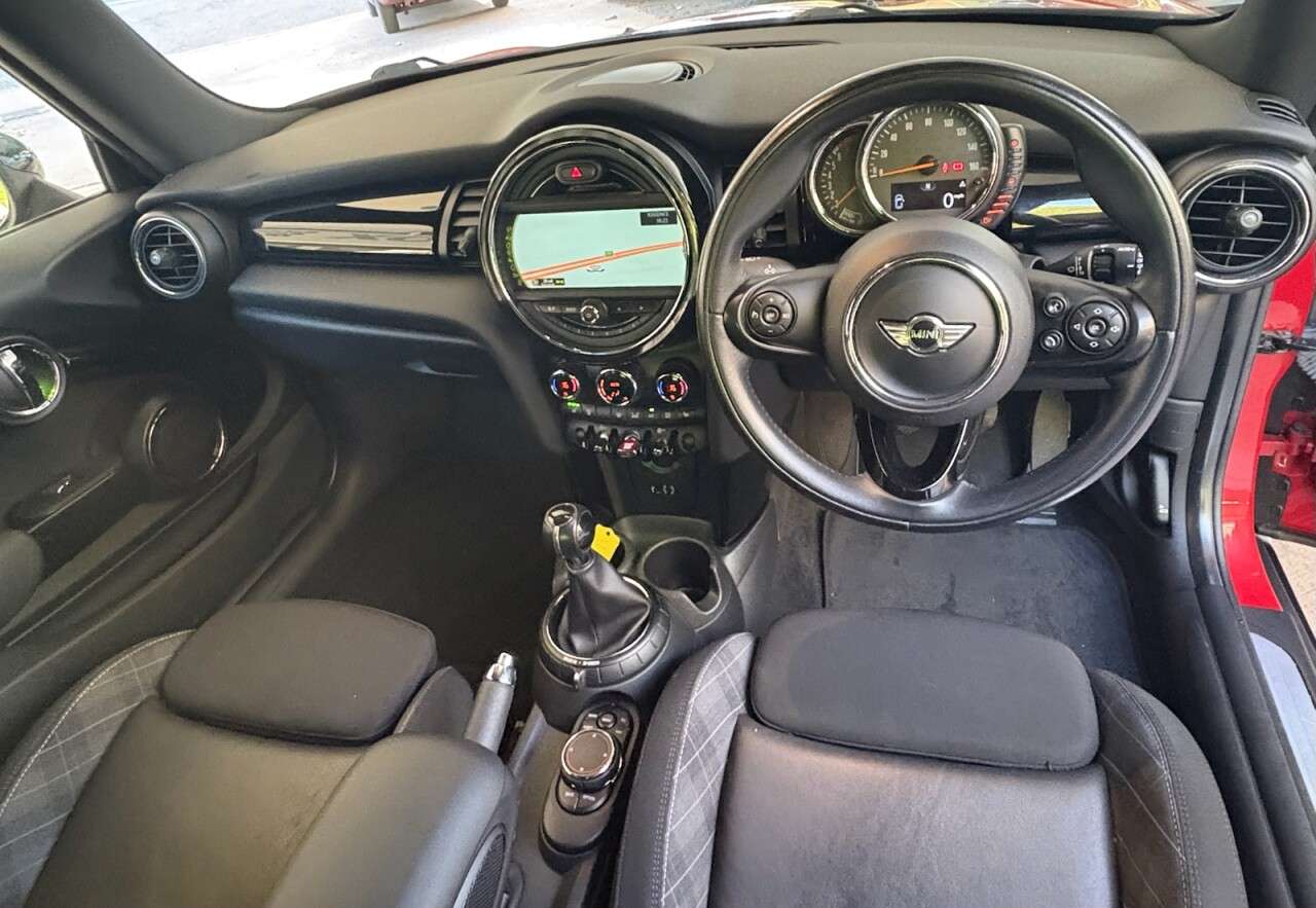 A 2015 MINI HATCH 1.5 Cooper Hatchback 3dr Petrol Manual Euro 6 (s/s) (136 ps) ,SATELLITE NAV A 2015 MINI HATCH 1.5 Cooper Hatchback 3dr Petrol Manual Euro 6 (s/s) (136 ps) ,SATELLITE NAV