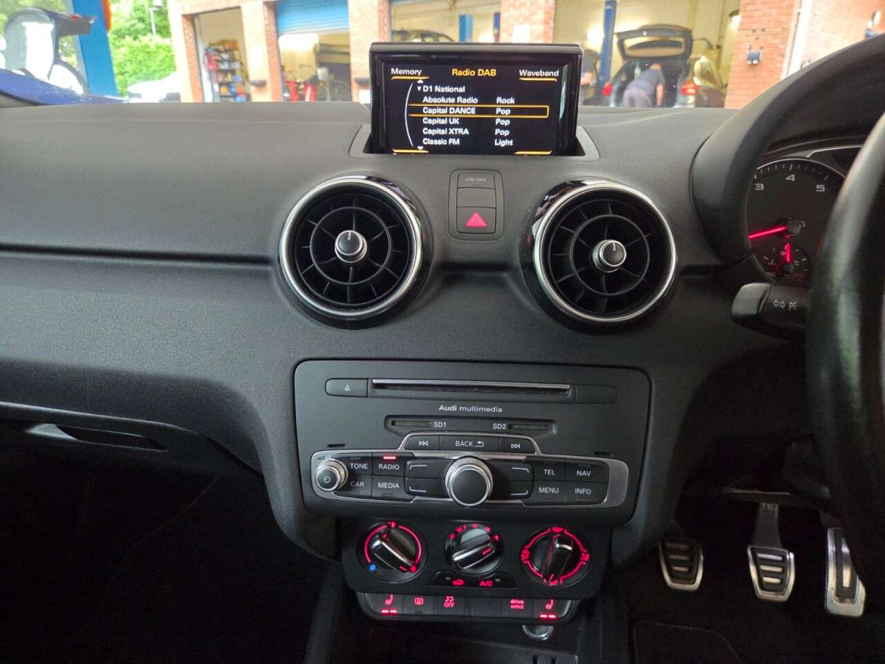 2015 AUDI A1 2015 AUDI A1