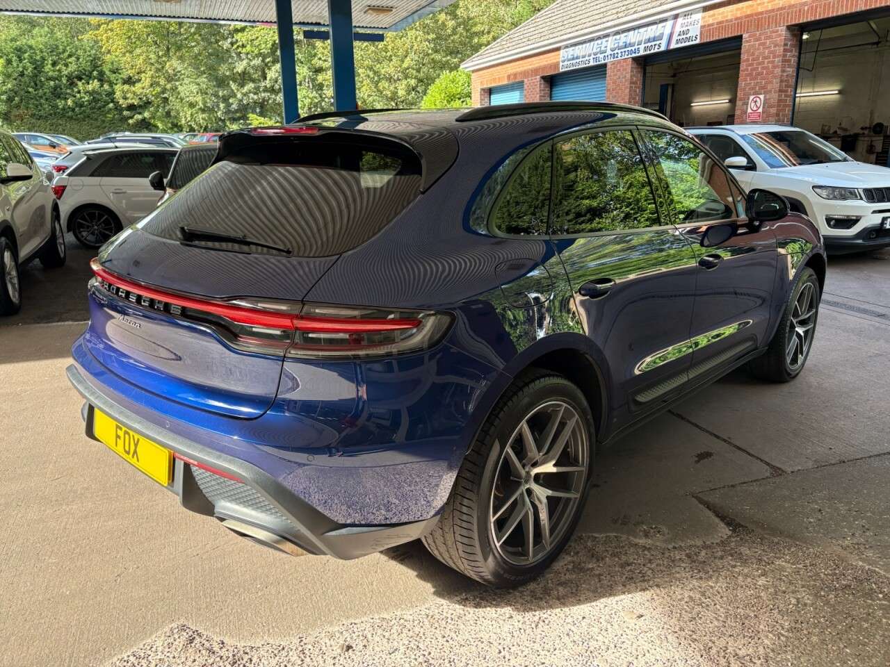 A 2022 PORSCHE MACAN 2.0T SUV 5dr Petrol PDK 4WD Euro 6 (s/s) (265 ps) ,SATELLITE NAVIGATION/BLA A 2022 PORSCHE MACAN 2.0T SUV 5dr Petrol PDK 4WD Euro 6 (s/s) (265 ps) ,SATELLITE NAVIGATION/BLA