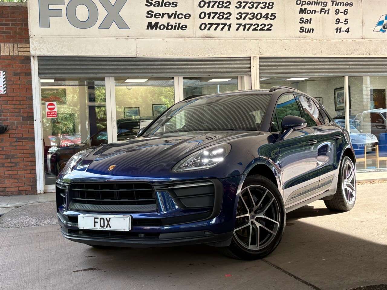 A 2022 PORSCHE MACAN 2.0T SUV 5dr Petrol PDK 4WD Euro 6 (s/s) (265 ps) ,SATELLITE NAVIGATION/BLA A 2022 PORSCHE MACAN 2.0T SUV 5dr Petrol PDK 4WD Euro 6 (s/s) (265 ps) ,SATELLITE NAVIGATION/BLA