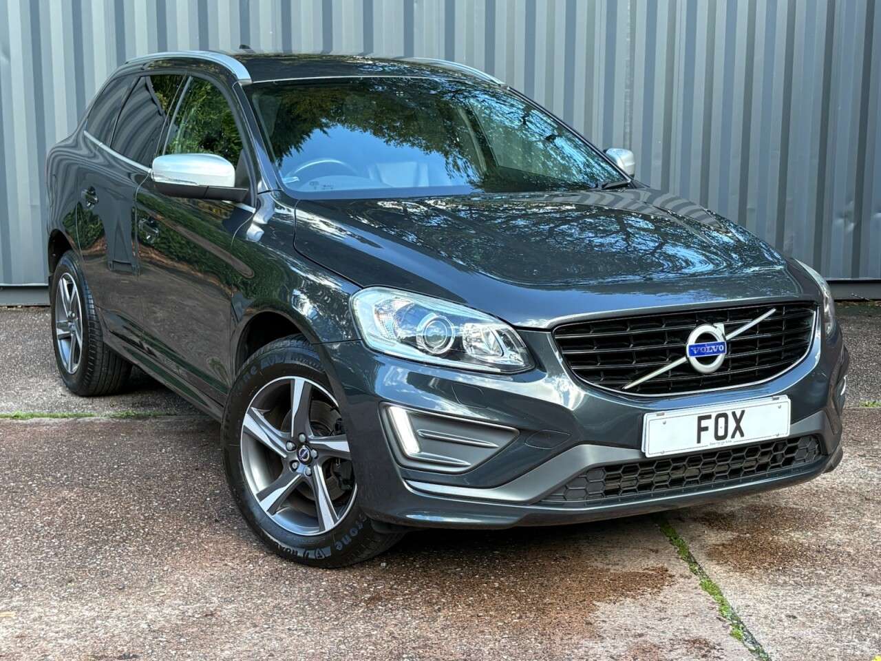 A 2016 VOLVO XC60 2.4 D4 R-Design Lux Nav SUV 5dr Diesel Auto AWD Euro 6 (s/s) (190 ps) ,SATE A 2016 VOLVO XC60 2.4 D4 R-Design Lux Nav SUV 5dr Diesel Auto AWD Euro 6 (s/s) (190 ps) ,SATE