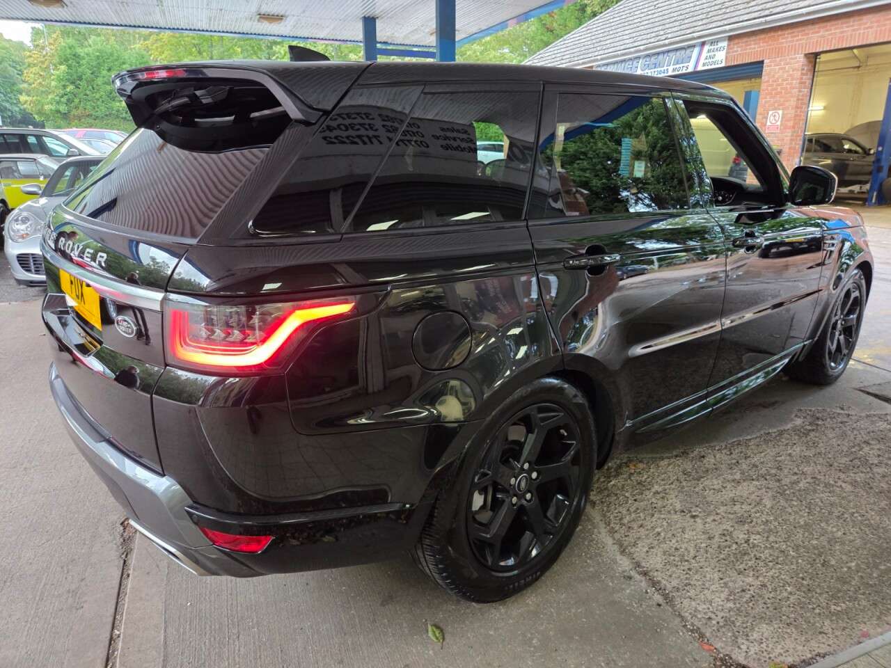 A 2020 LAND ROVER RANGE ROVER SPORT 3.0 SD V6 HSE SUV 5dr Diesel Auto 4WD Euro 6 (s/s) (306 ps) SATELLITE NAVIG A 2020 LAND ROVER RANGE ROVER SPORT 3.0 SD V6 HSE SUV 5dr Diesel Auto 4WD Euro 6 (s/s) (306 ps) SATELLITE NAVIG