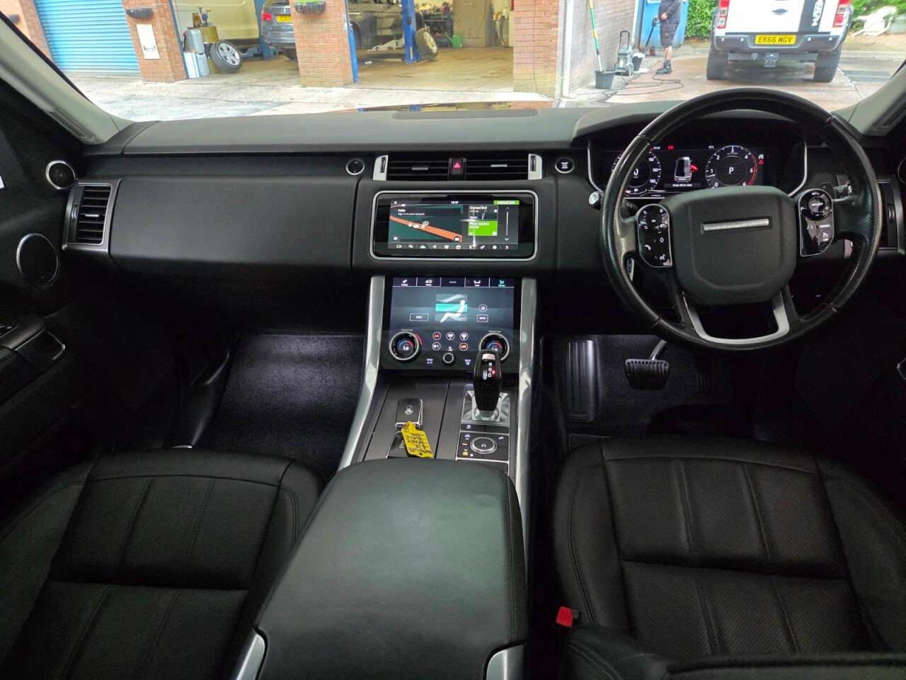 A 2020 LAND ROVER RANGE ROVER SPORT 3.0 SD V6 HSE SUV 5dr Diesel Auto 4WD Euro 6 (s/s) (306 ps) SATELLITE NAVIG A 2020 LAND ROVER RANGE ROVER SPORT 3.0 SD V6 HSE SUV 5dr Diesel Auto 4WD Euro 6 (s/s) (306 ps) SATELLITE NAVIG