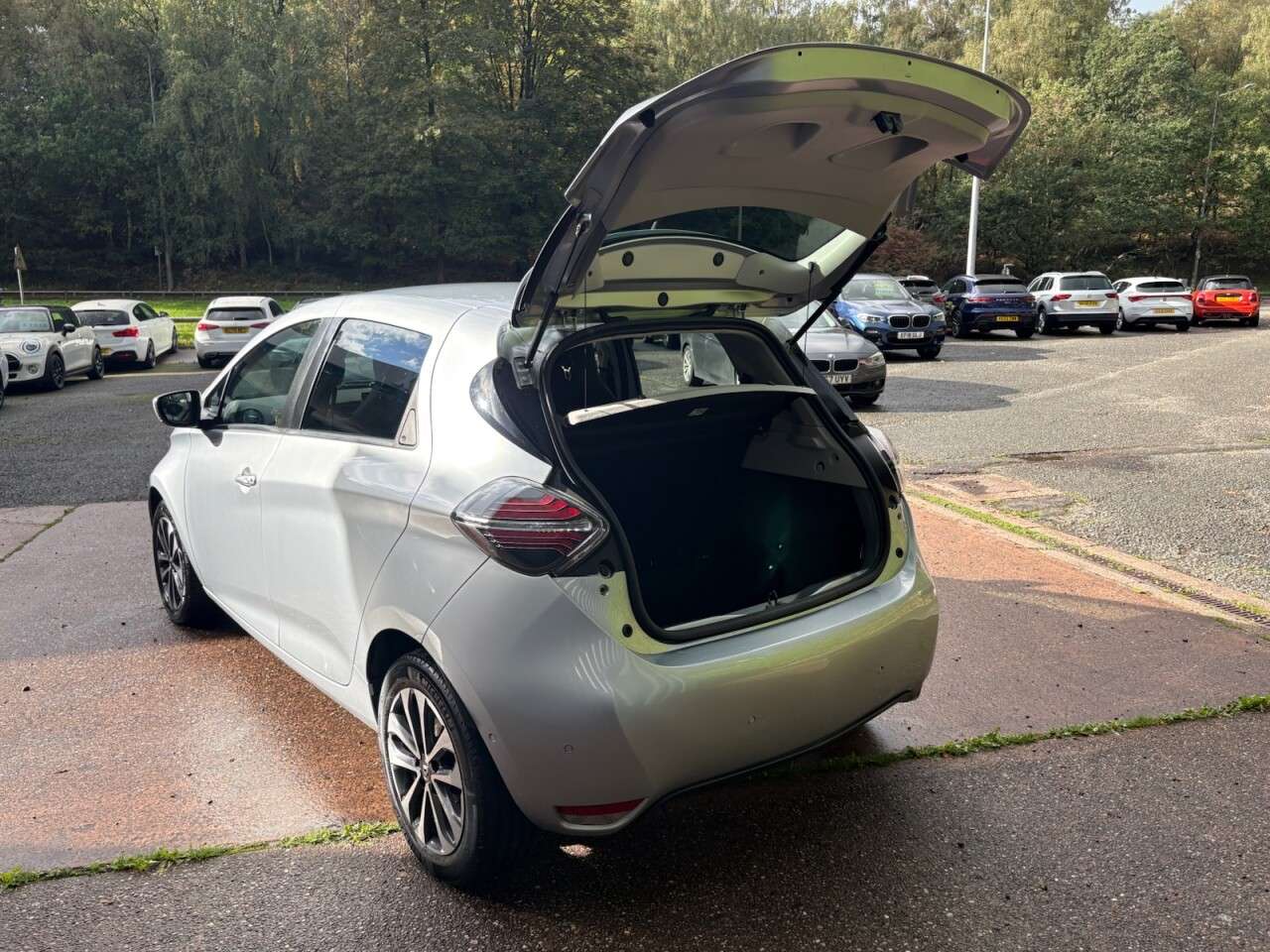 A 2021 RENAULT ZOE R135 EV50 52kWh GT Line Hatchback 5dr Electric Auto (Rapid Charge) (134 bhp A 2021 RENAULT ZOE R135 EV50 52kWh GT Line Hatchback 5dr Electric Auto (Rapid Charge) (134 bhp