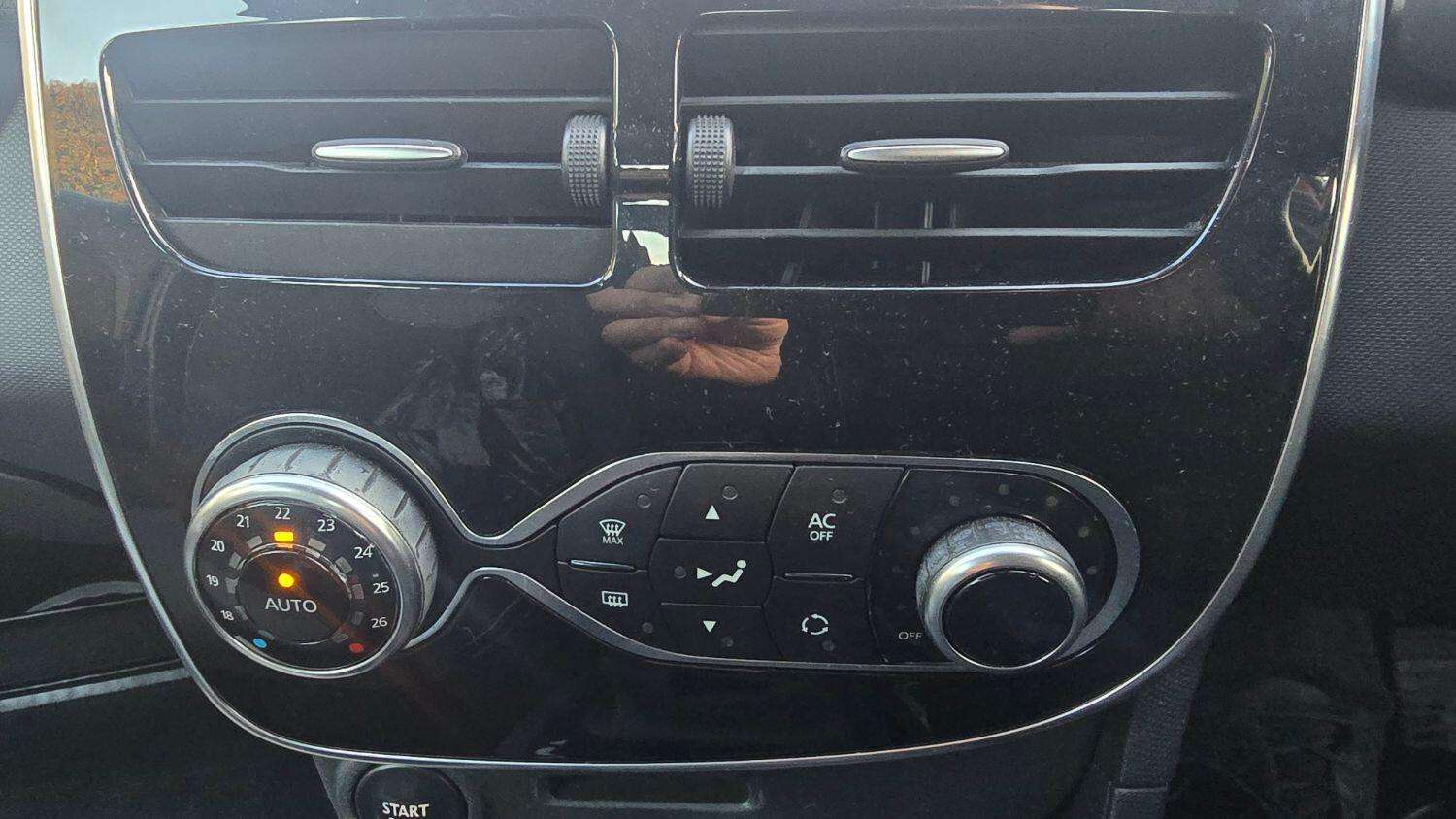 2015 RENAULT CLIO 2015 RENAULT CLIO