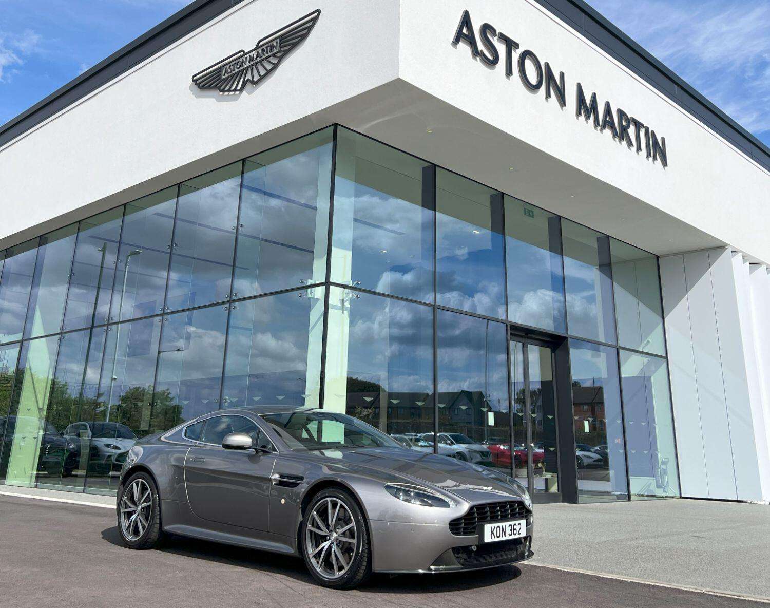 2015 ASTON MARTIN VANTAGE 2015 ASTON MARTIN VANTAGE