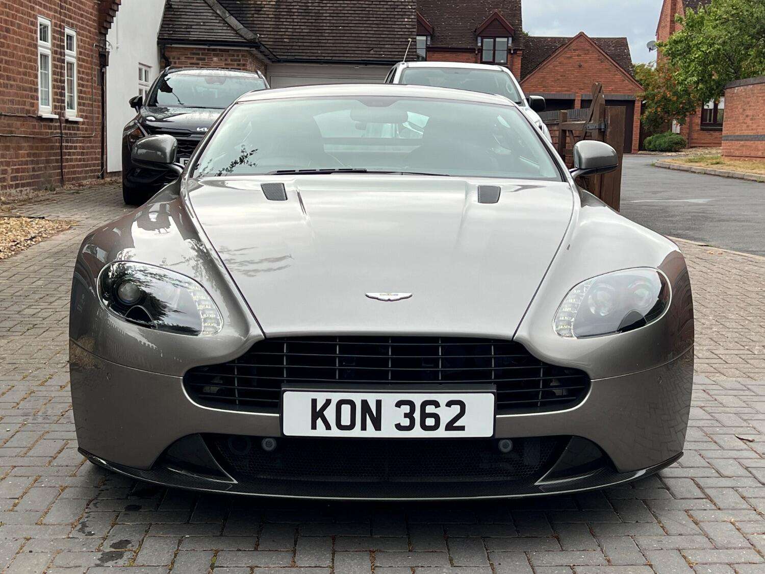 2015 ASTON MARTIN VANTAGE 2015 ASTON MARTIN VANTAGE