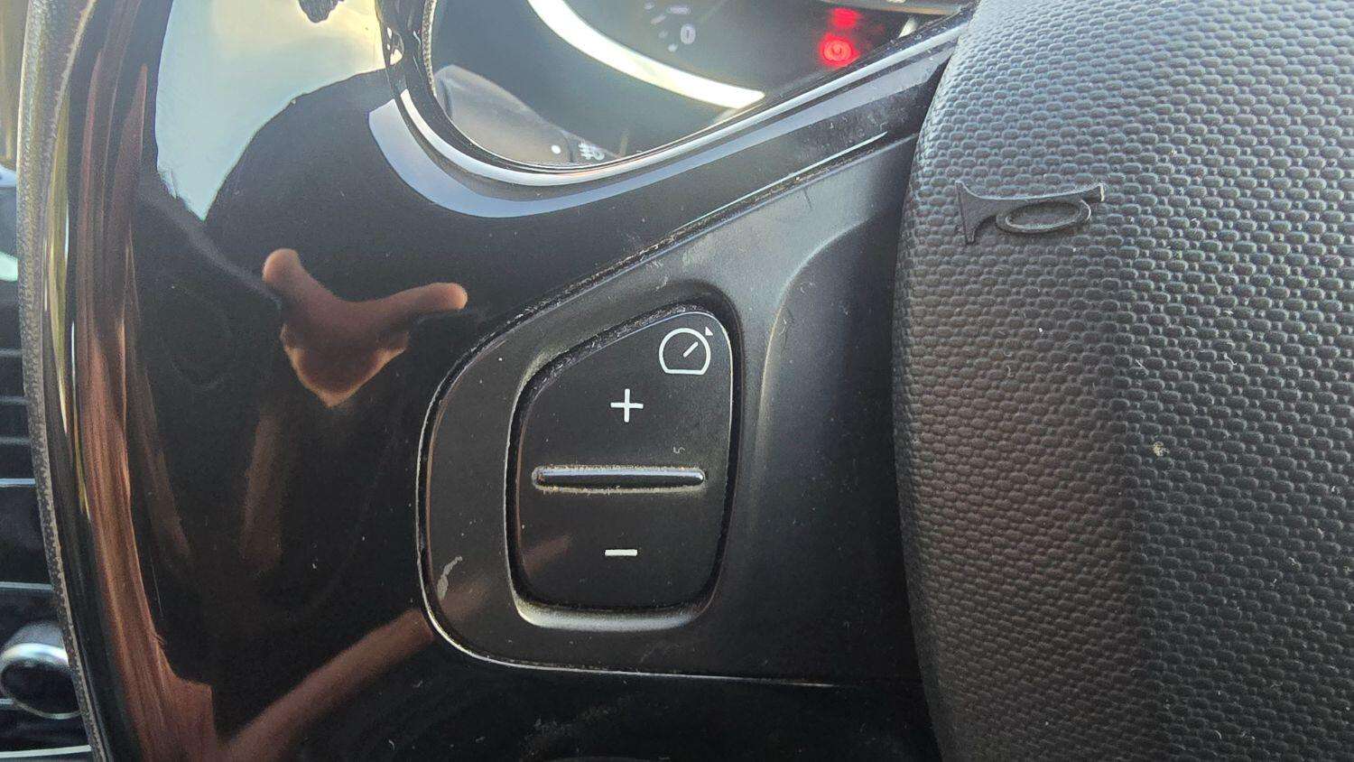 2015 RENAULT CLIO 2015 RENAULT CLIO