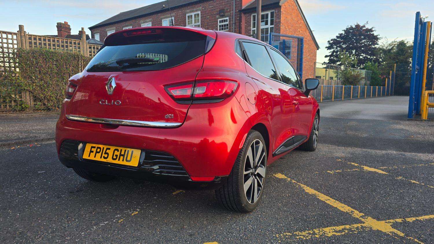 2015 RENAULT CLIO 2015 RENAULT CLIO