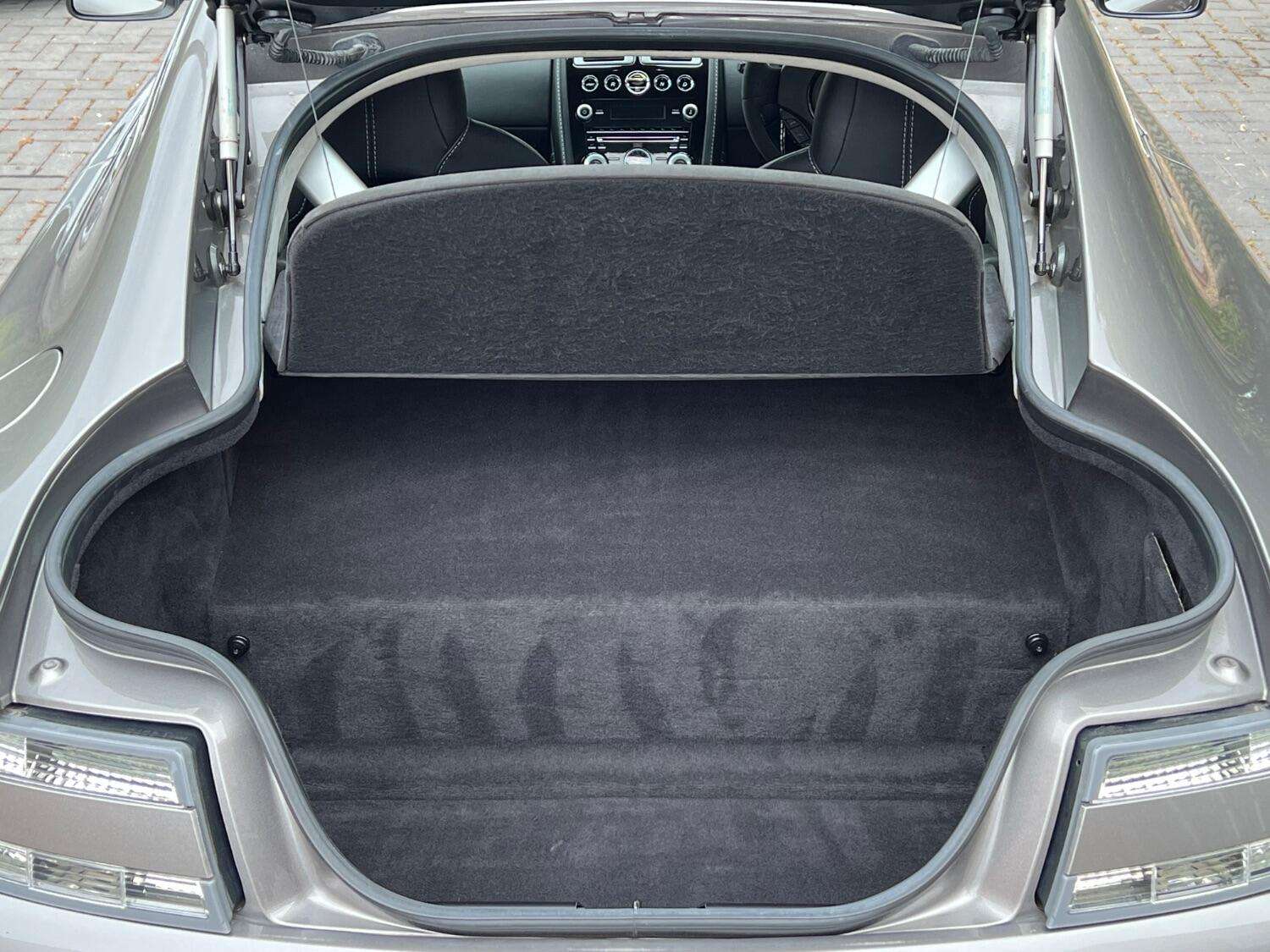 2015 ASTON MARTIN VANTAGE 2015 ASTON MARTIN VANTAGE