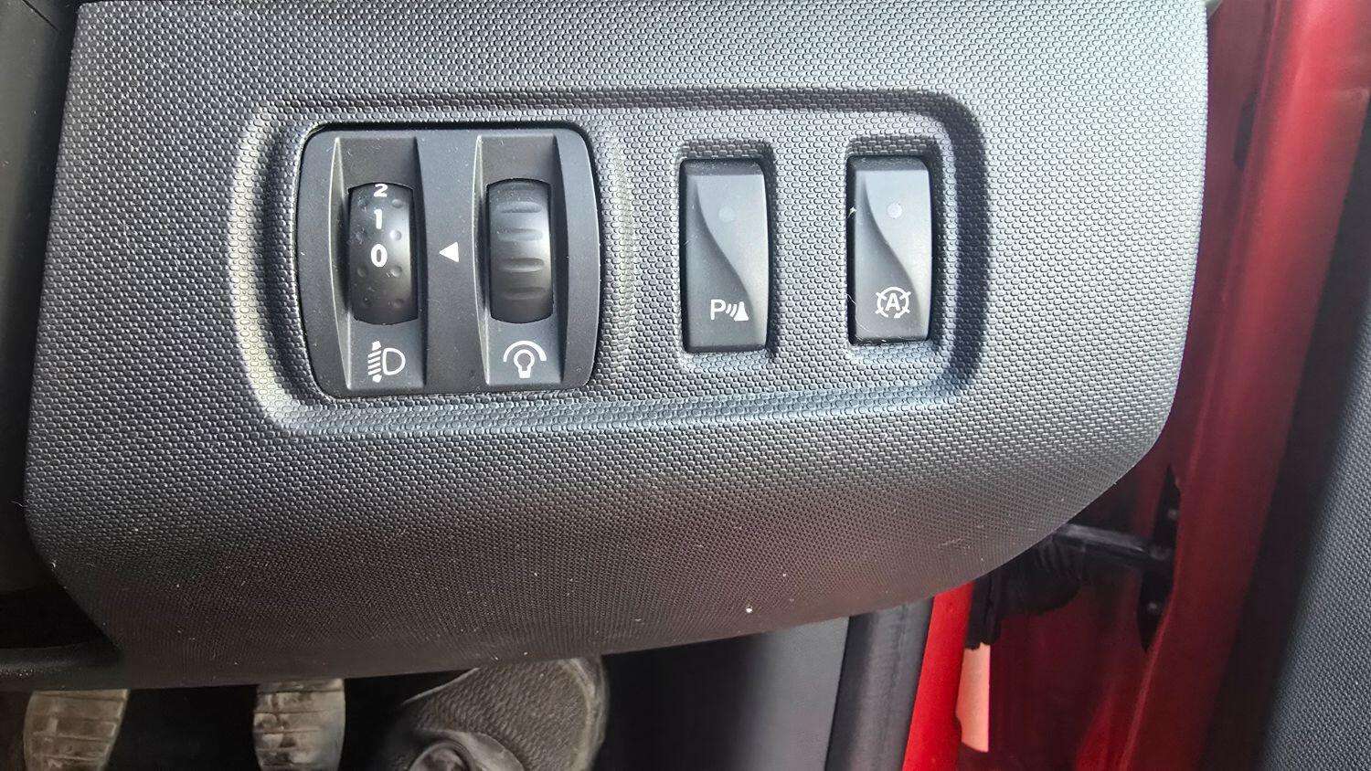 2015 RENAULT CLIO 2015 RENAULT CLIO