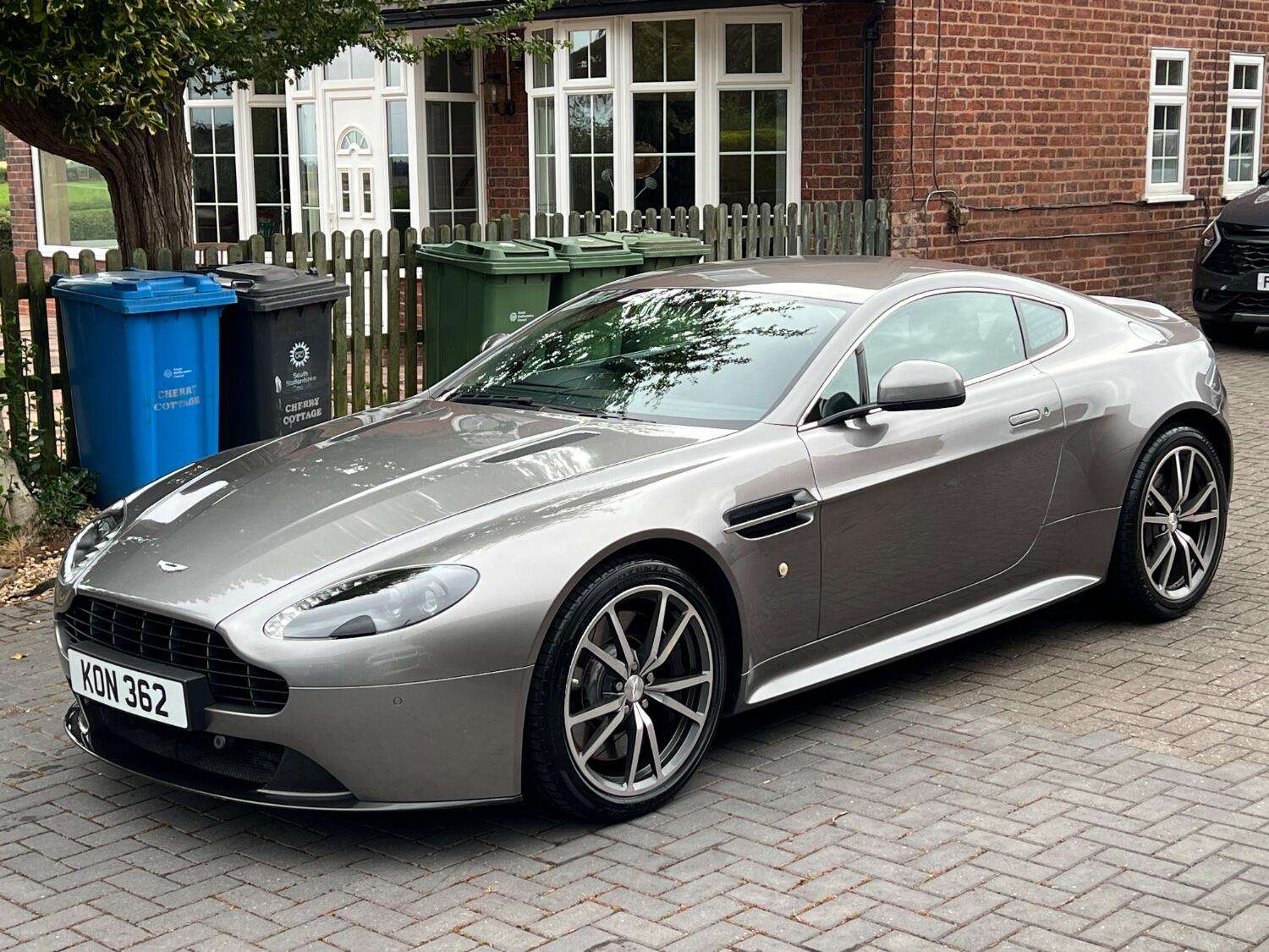 2015 ASTON MARTIN VANTAGE 2015 ASTON MARTIN VANTAGE