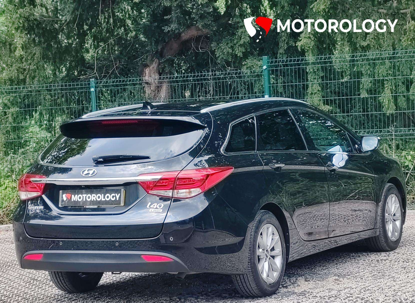 A 2018 HYUNDAI I40 1.7 CRDi Blue Drive SE Nav Business Tourer 5dr Diesel Manual Euro 6 (s/s) (141 ps) A 2018 HYUNDAI I40 1.7 CRDi Blue Drive SE Nav Business Tourer 5dr Diesel Manual Euro 6 (s/s) (141 ps)