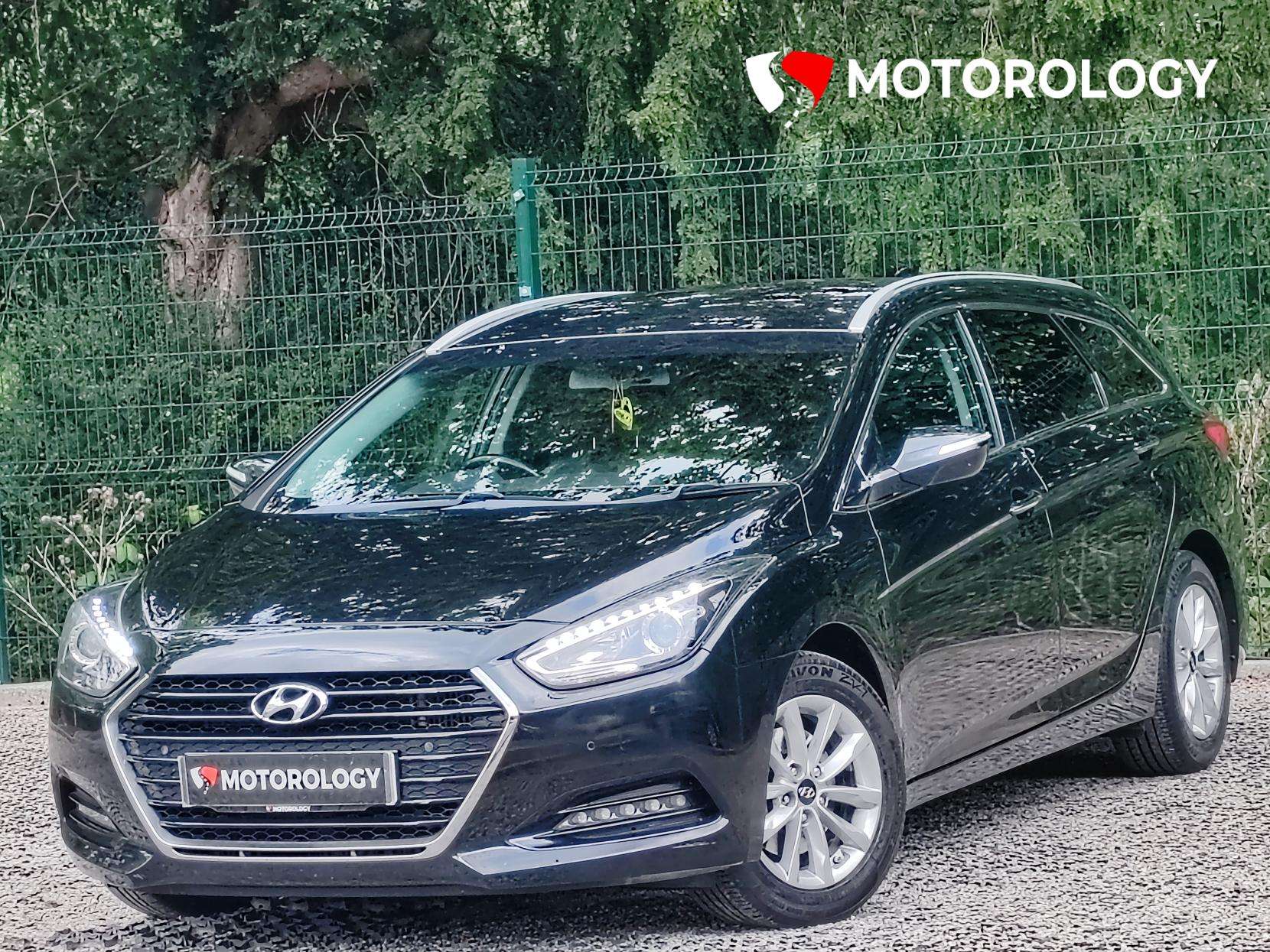 A 2018 HYUNDAI I40 1.7 CRDi Blue Drive SE Nav Business Tourer 5dr Diesel Manual Euro 6 (s/s) (141 ps) A 2018 HYUNDAI I40 1.7 CRDi Blue Drive SE Nav Business Tourer 5dr Diesel Manual Euro 6 (s/s) (141 ps)