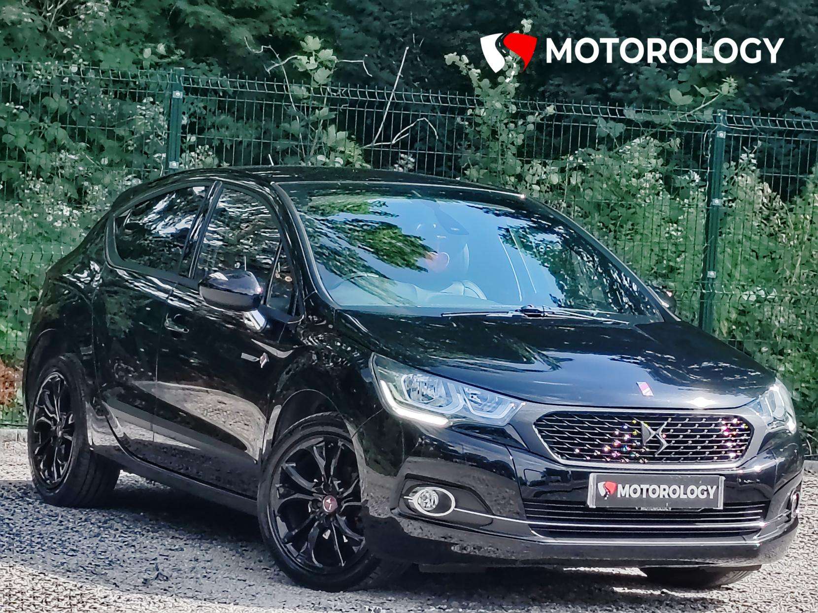 A 2017 DS AUTOMOBILES DS 4 1.2 PureTech Performance Line Hatchback 5dr Petrol Manual Euro 6 (s/s) (130 ps) A 2017 DS AUTOMOBILES DS 4 1.2 PureTech Performance Line Hatchback 5dr Petrol Manual Euro 6 (s/s) (130 ps)