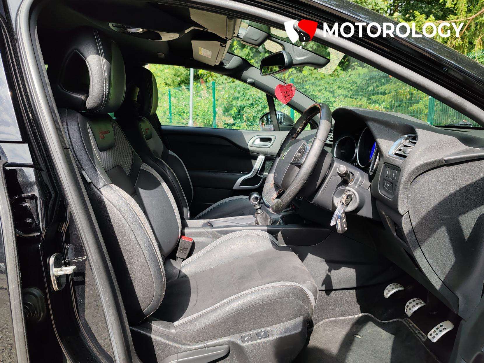 2017 DS AUTOMOBILES DS 4 2017 DS AUTOMOBILES DS 4