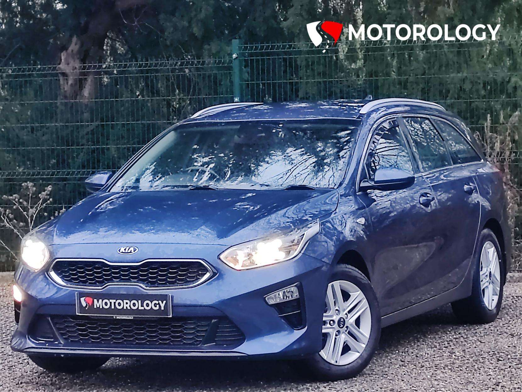 A 2019 KIA CEED 1.0 T-GDi 2 NAV Sportswagon 5dr Petrol Manual Euro 6 (s/s) (118 bhp) A 2019 KIA CEED 1.0 T-GDi 2 NAV Sportswagon 5dr Petrol Manual Euro 6 (s/s) (118 bhp)