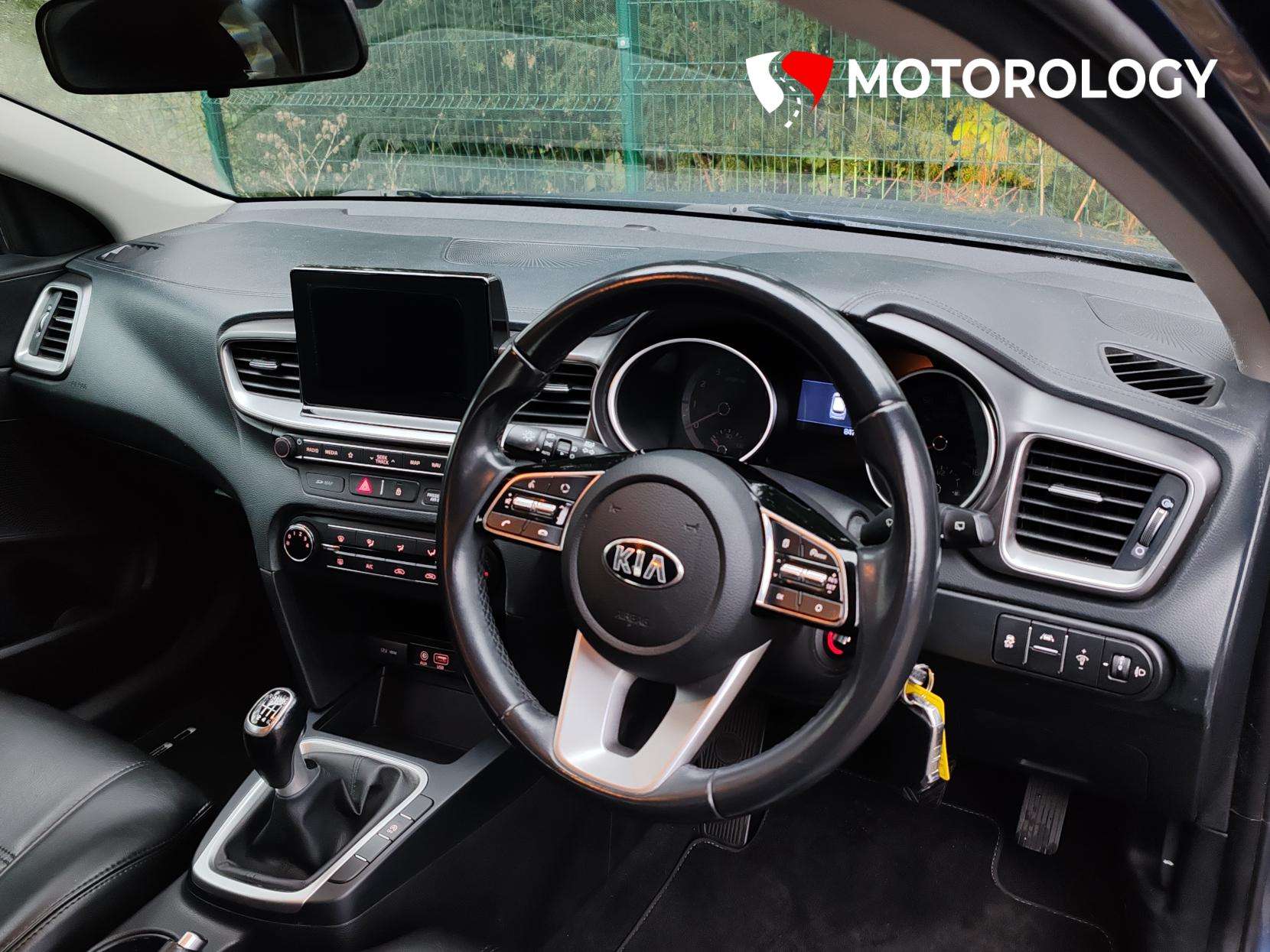 A 2019 KIA CEED 1.0 T-GDi 2 NAV Sportswagon 5dr Petrol Manual Euro 6 (s/s) (118 bhp) A 2019 KIA CEED 1.0 T-GDi 2 NAV Sportswagon 5dr Petrol Manual Euro 6 (s/s) (118 bhp)