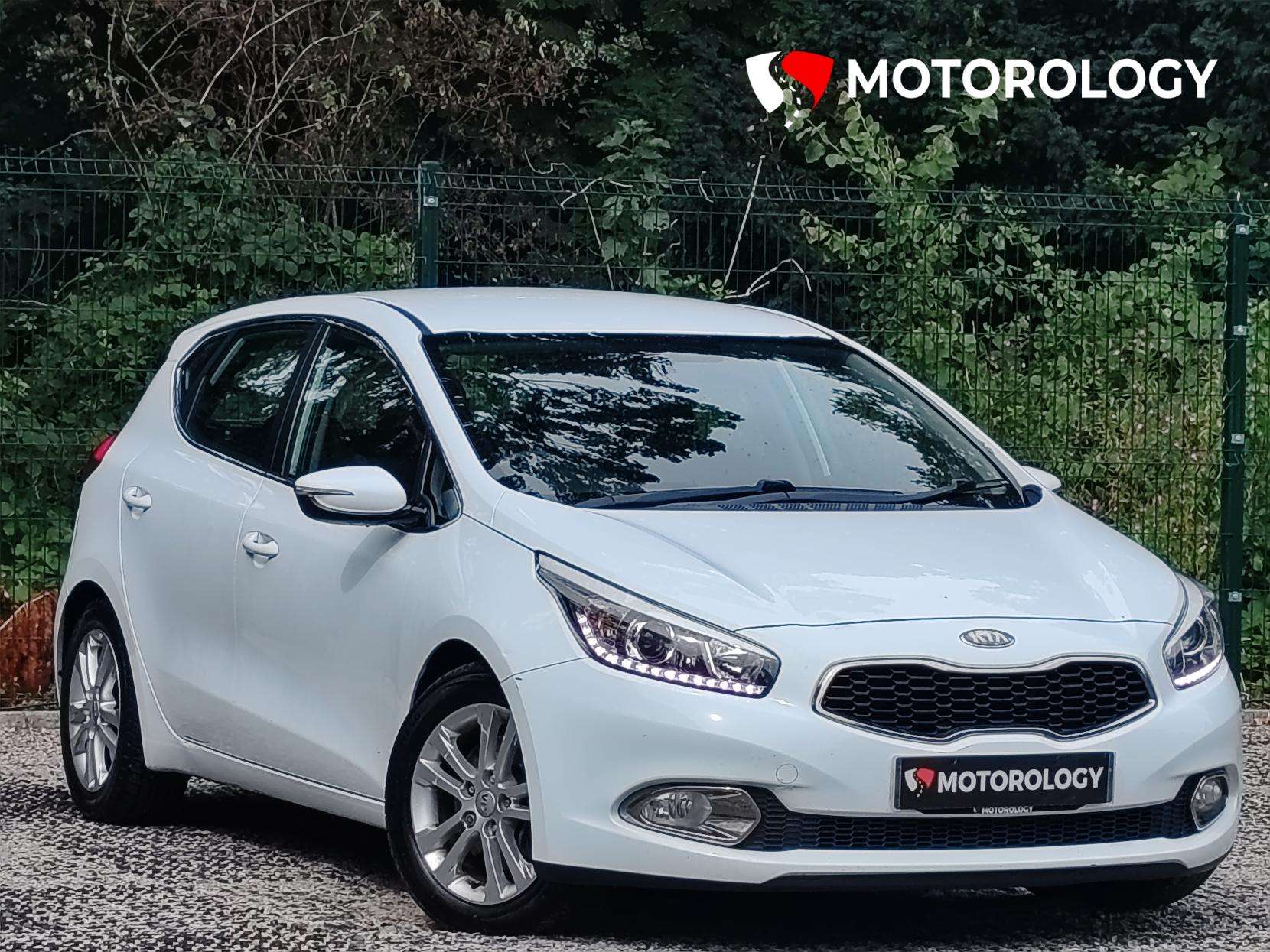 A 2013 KIA CEED 1.6 CRDi EcoDynamics 2 Hatchback 5dr Diesel Manual Euro 5 (s/s) (126 bhp) A 2013 KIA CEED 1.6 CRDi EcoDynamics 2 Hatchback 5dr Diesel Manual Euro 5 (s/s) (126 bhp)