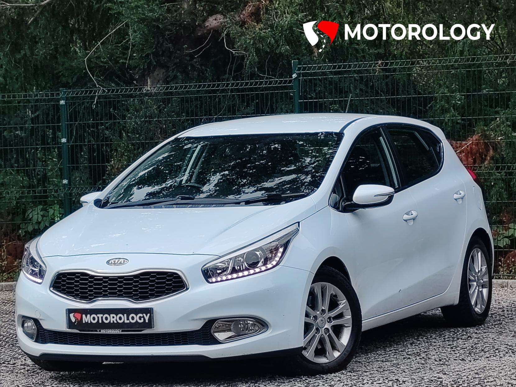 A 2013 KIA CEED 1.6 CRDi EcoDynamics 2 Hatchback 5dr Diesel Manual Euro 5 (s/s) (126 bhp) A 2013 KIA CEED 1.6 CRDi EcoDynamics 2 Hatchback 5dr Diesel Manual Euro 5 (s/s) (126 bhp)