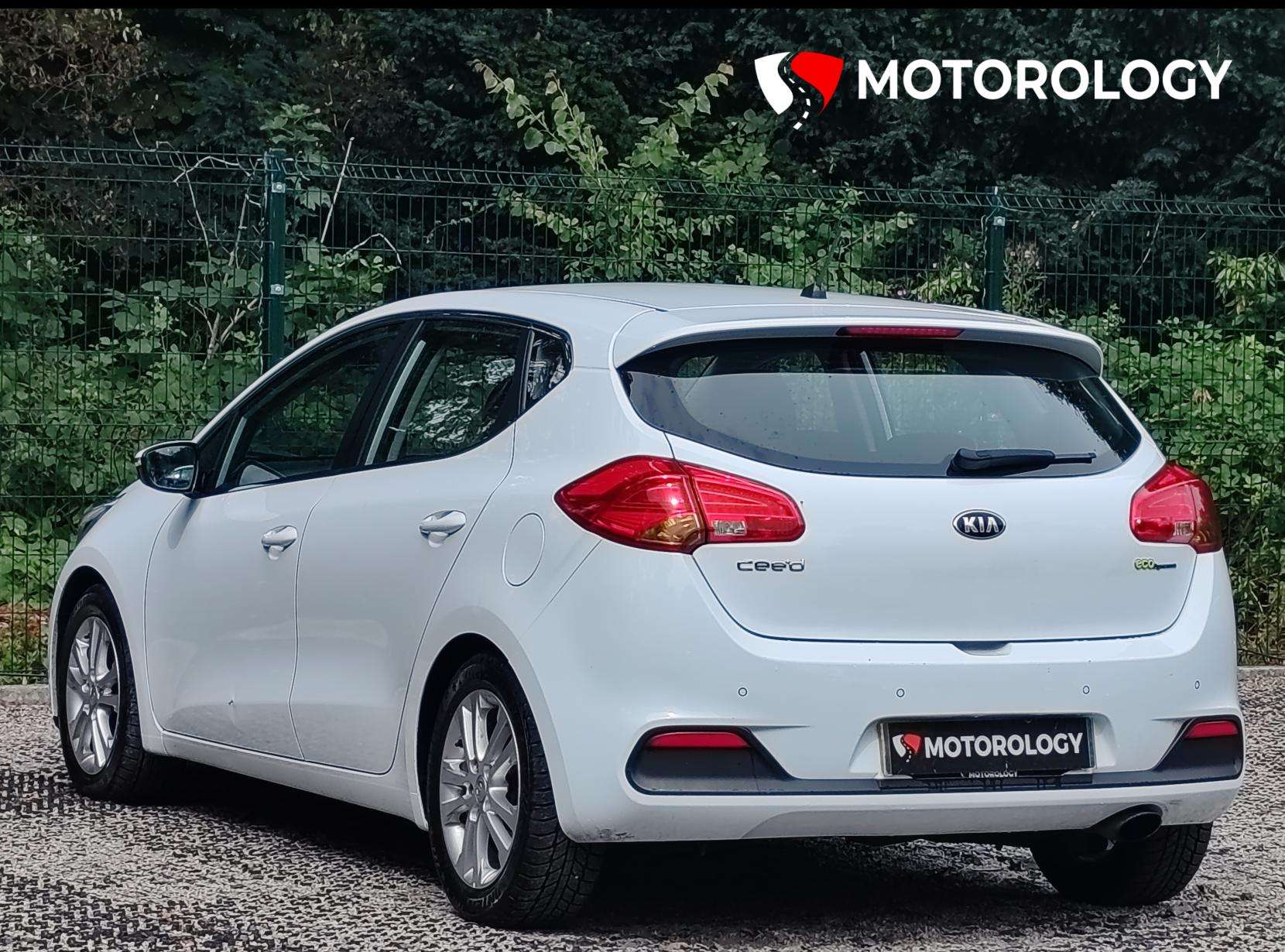 A 2013 KIA CEED 1.6 CRDi EcoDynamics 2 Hatchback 5dr Diesel Manual Euro 5 (s/s) (126 bhp) A 2013 KIA CEED 1.6 CRDi EcoDynamics 2 Hatchback 5dr Diesel Manual Euro 5 (s/s) (126 bhp)