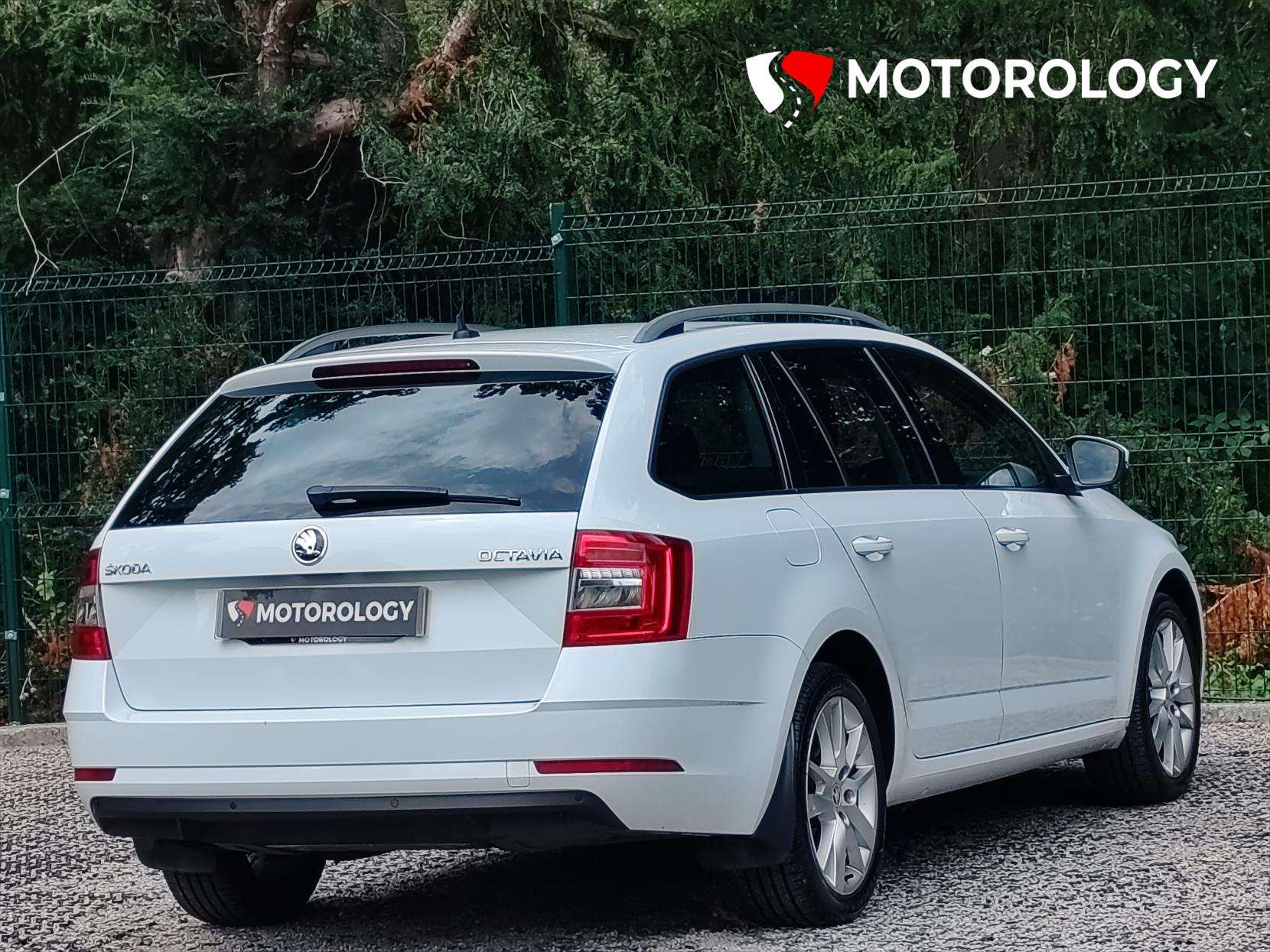 A 2017 SKODA OCTAVIA 1.6 TDI SE L Estate 5dr Diesel Manual Euro 6 (s/s) (115 ps) A 2017 SKODA OCTAVIA 1.6 TDI SE L Estate 5dr Diesel Manual Euro 6 (s/s) (115 ps)