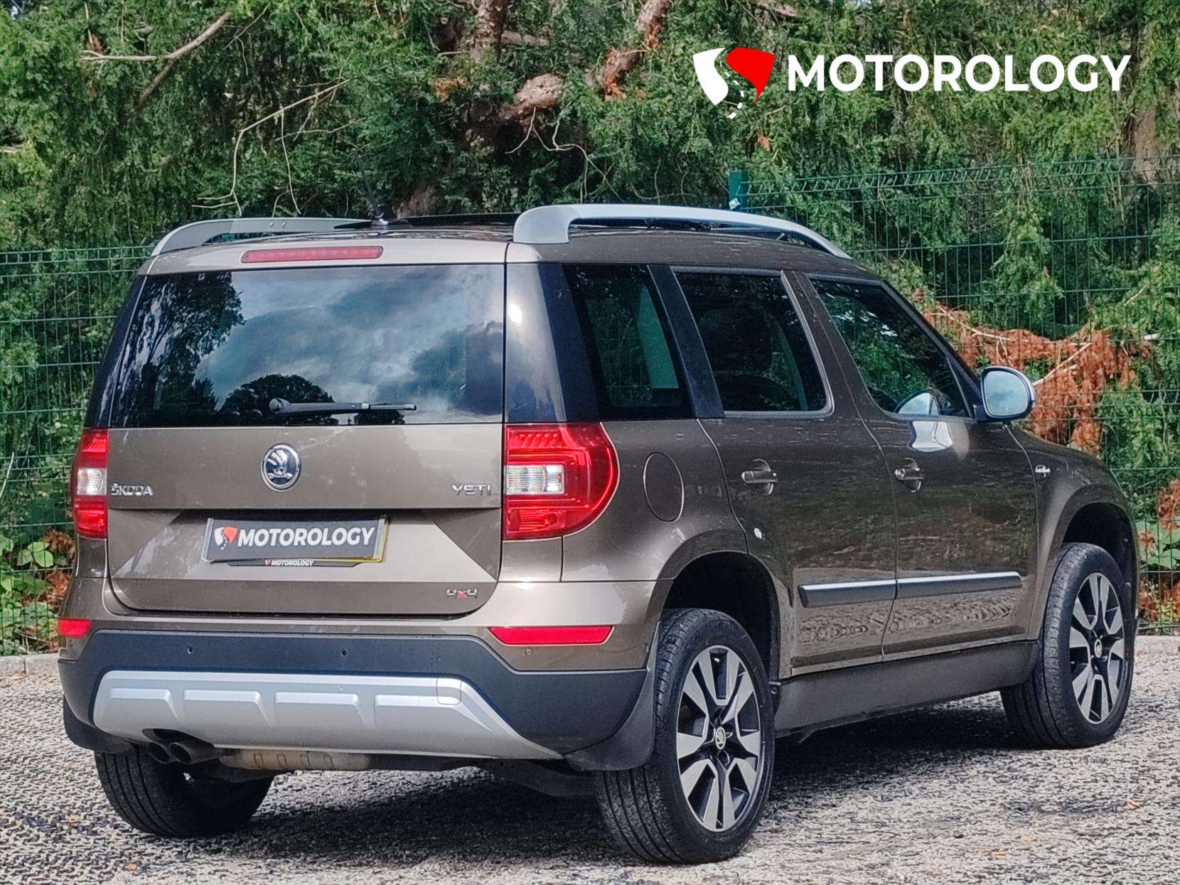 A 2014 SKODA YETI 2.0 TDI Laurin & Klement Outdoor 5dr Diesel DSG 4WD Euro 5 (140 ps) A 2014 SKODA YETI 2.0 TDI Laurin & Klement Outdoor 5dr Diesel DSG 4WD Euro 5 (140 ps)