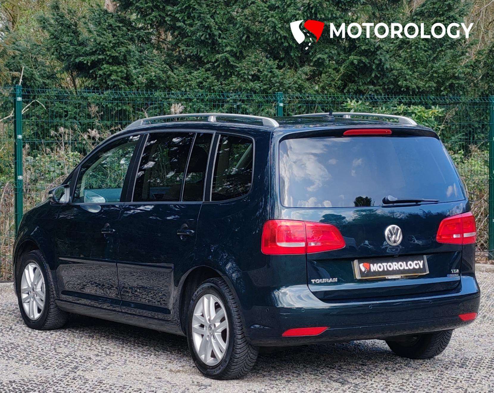 A 2014 VOLKSWAGEN TOURAN 1.6 TDI BlueMotion Tech SE MPV 5dr Diesel DSG Euro 5 (s/s) (105 ps) A 2014 VOLKSWAGEN TOURAN 1.6 TDI BlueMotion Tech SE MPV 5dr Diesel DSG Euro 5 (s/s) (105 ps)