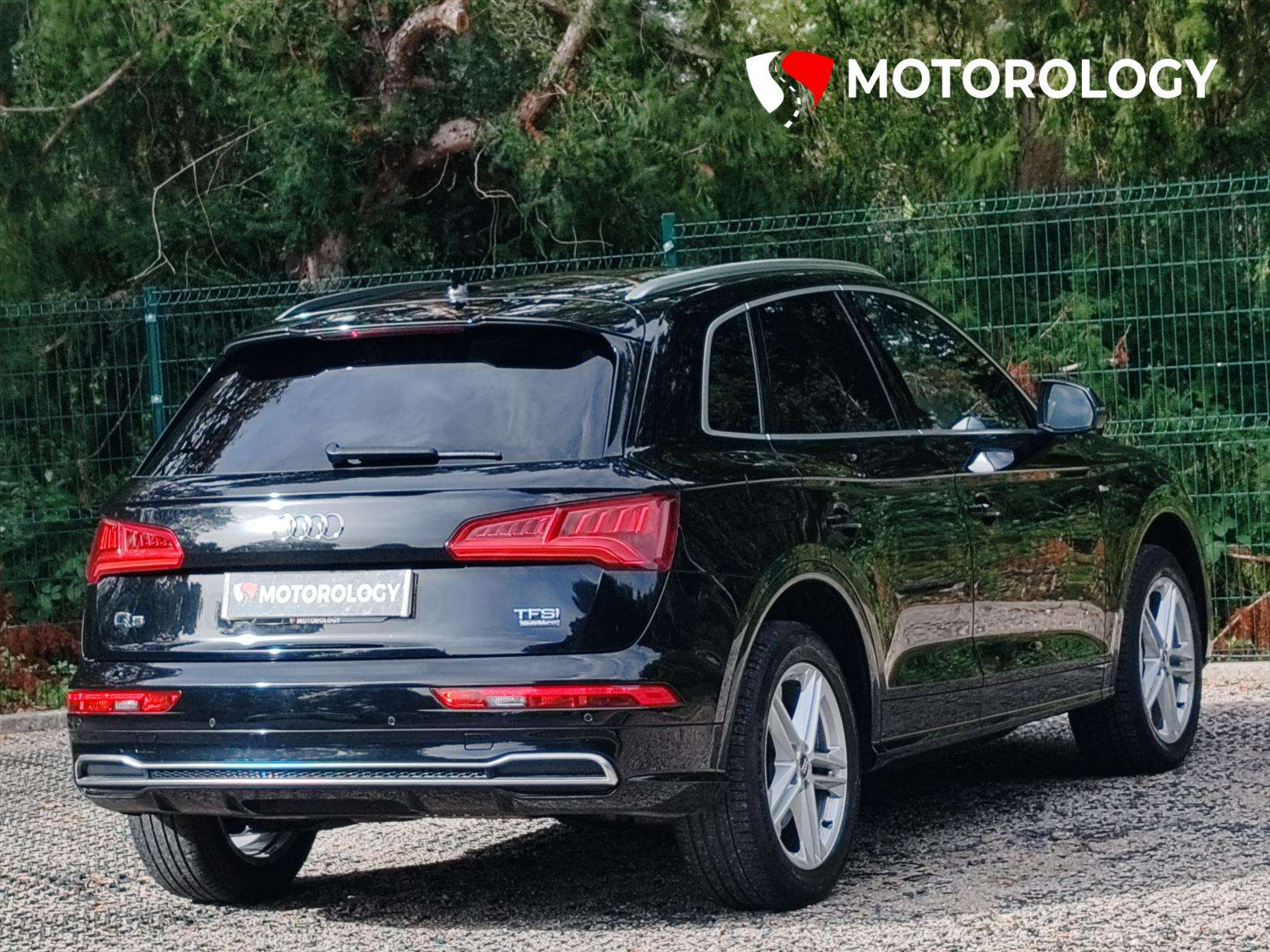 A 2018 AUDI Q5 2.0 TFSI S line SUV 5dr Petrol S Tronic quattro Euro 6 (s/s) (252 ps) A 2018 AUDI Q5 2.0 TFSI S line SUV 5dr Petrol S Tronic quattro Euro 6 (s/s) (252 ps)