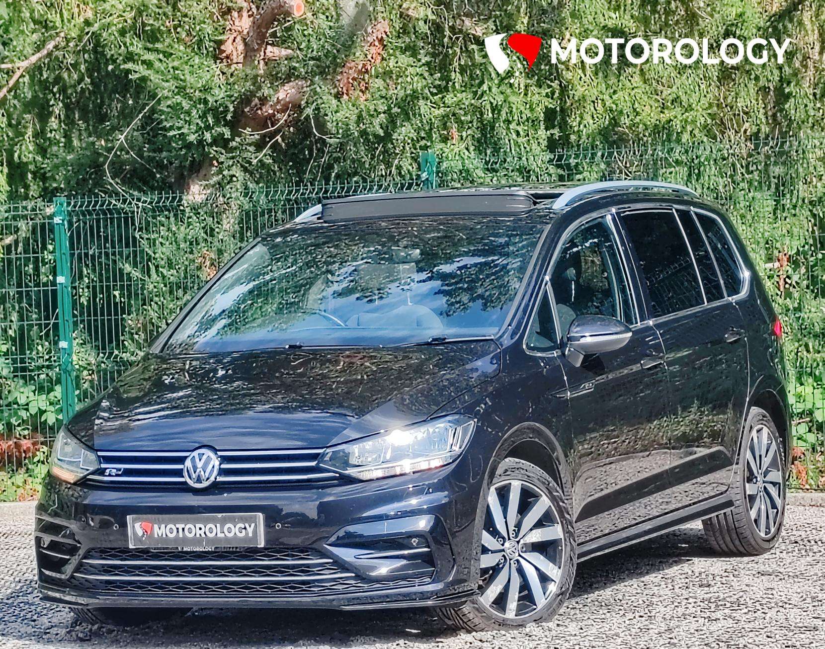 A 2017 VOLKSWAGEN TOURAN 2.0 TDI R-Line MPV 5dr Diesel DSG Euro 6 (s/s) (190 ps) A 2017 VOLKSWAGEN TOURAN 2.0 TDI R-Line MPV 5dr Diesel DSG Euro 6 (s/s) (190 ps)