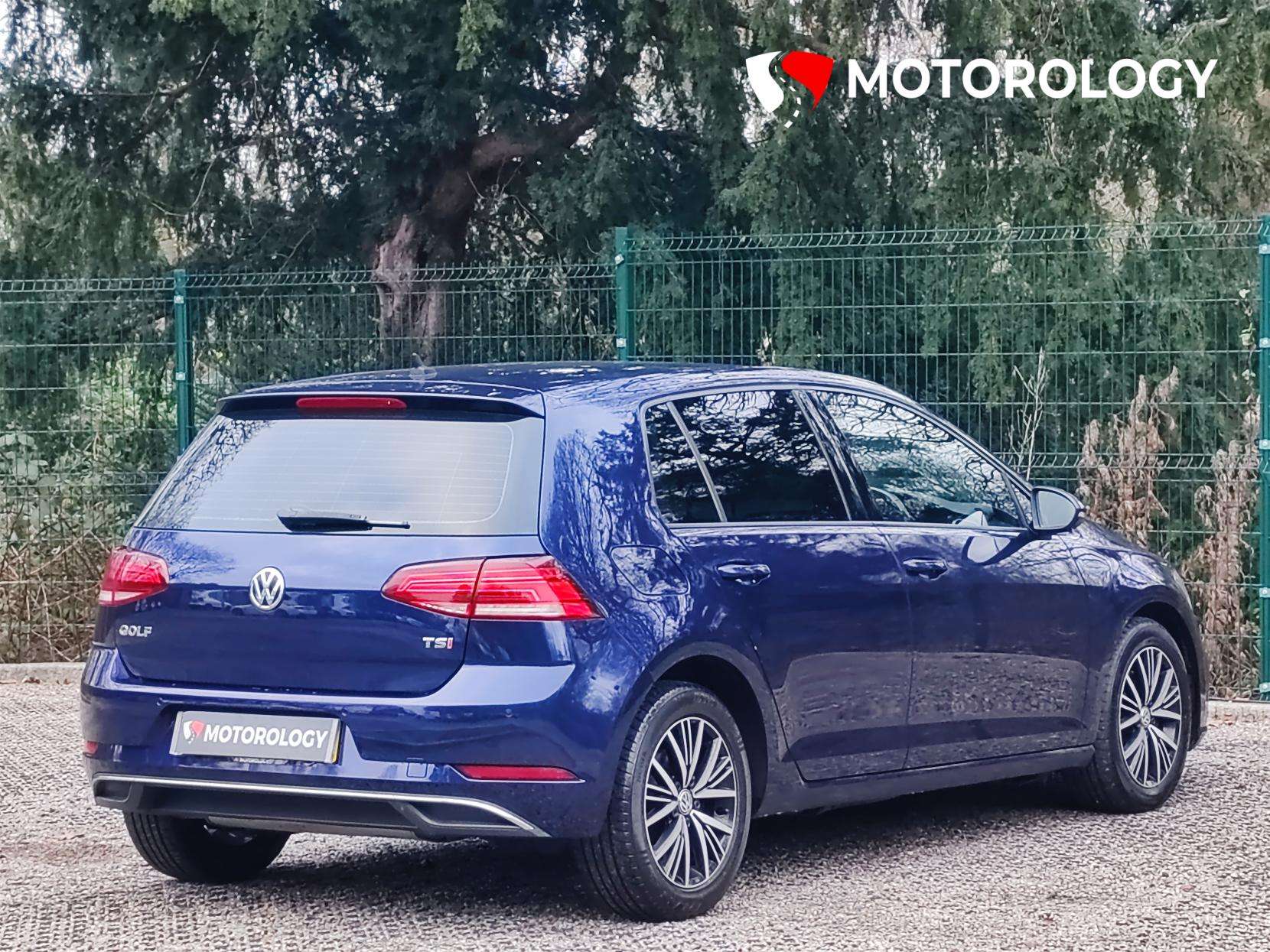 A 2017 VOLKSWAGEN GOLF 1.4 TSI BlueMotion Tech SE Hatchback 5dr Petrol Manual Euro 6 (s/s) (125 ps) A 2017 VOLKSWAGEN GOLF 1.4 TSI BlueMotion Tech SE Hatchback 5dr Petrol Manual Euro 6 (s/s) (125 ps)