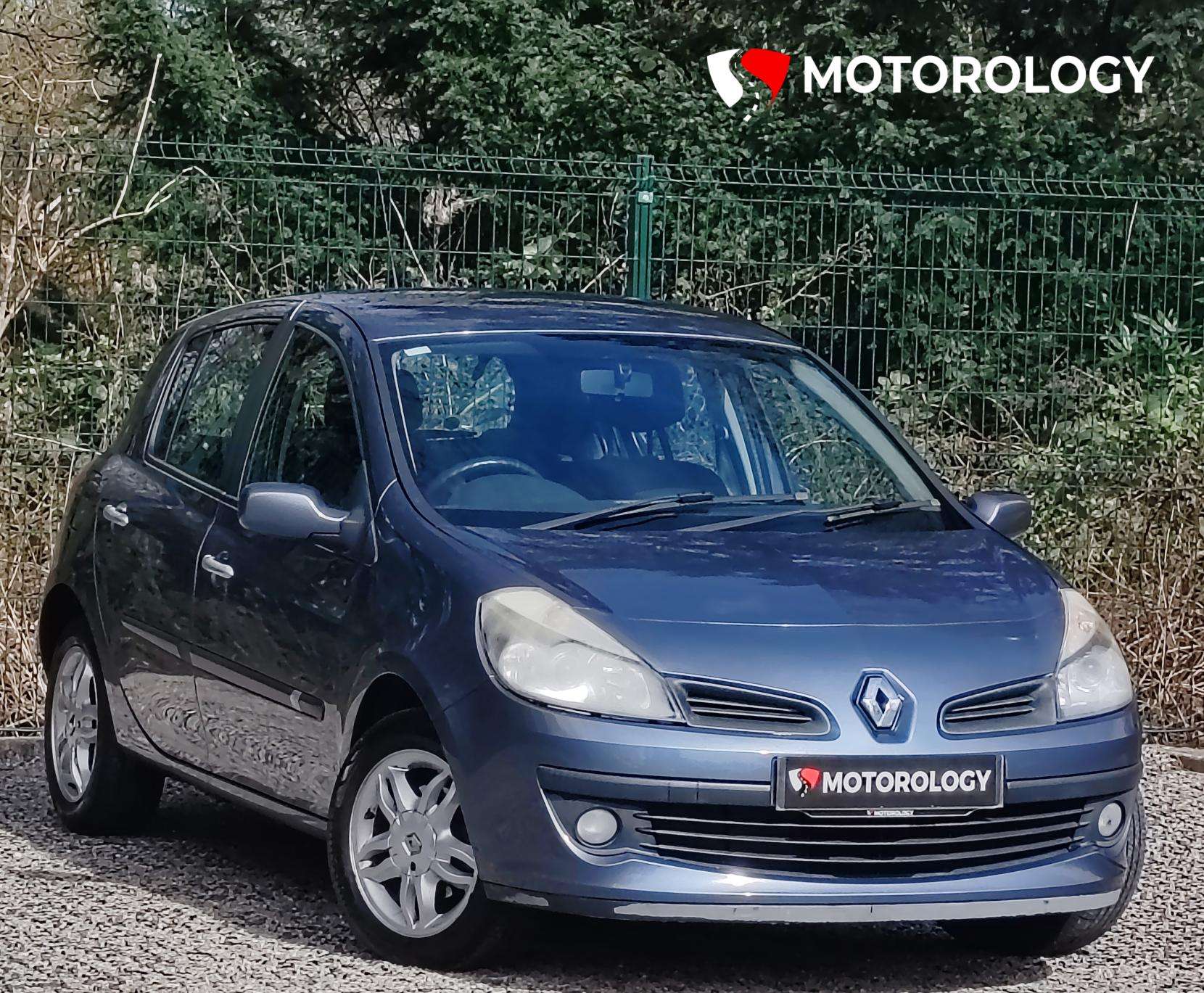A 2006 RENAULT CLIO 1.4 16v Dynamique Hatchback 5dr Petrol Manual (158 g/km, 98 bhp) A 2006 RENAULT CLIO 1.4 16v Dynamique Hatchback 5dr Petrol Manual (158 g/km, 98 bhp)