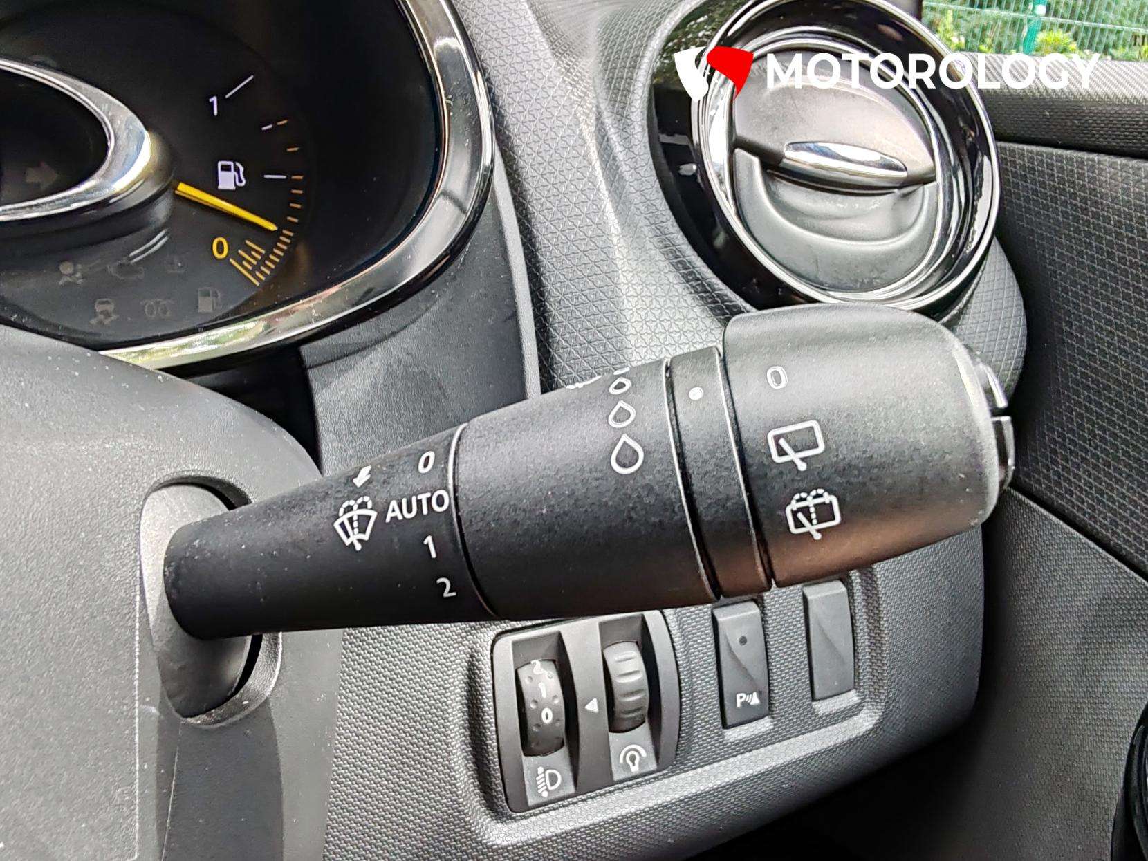 2015 RENAULT CLIO 2015 RENAULT CLIO