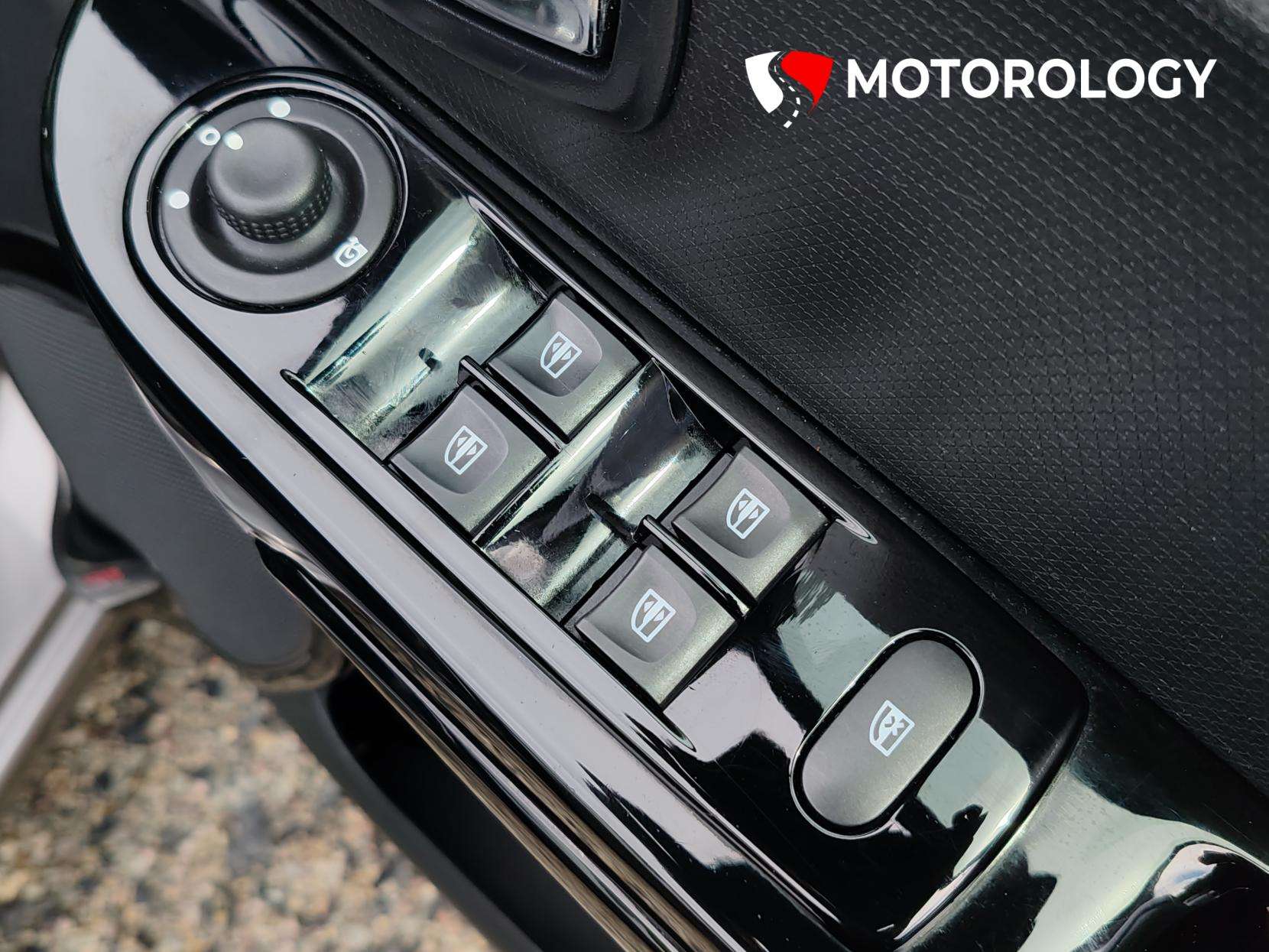 2015 RENAULT CLIO 2015 RENAULT CLIO