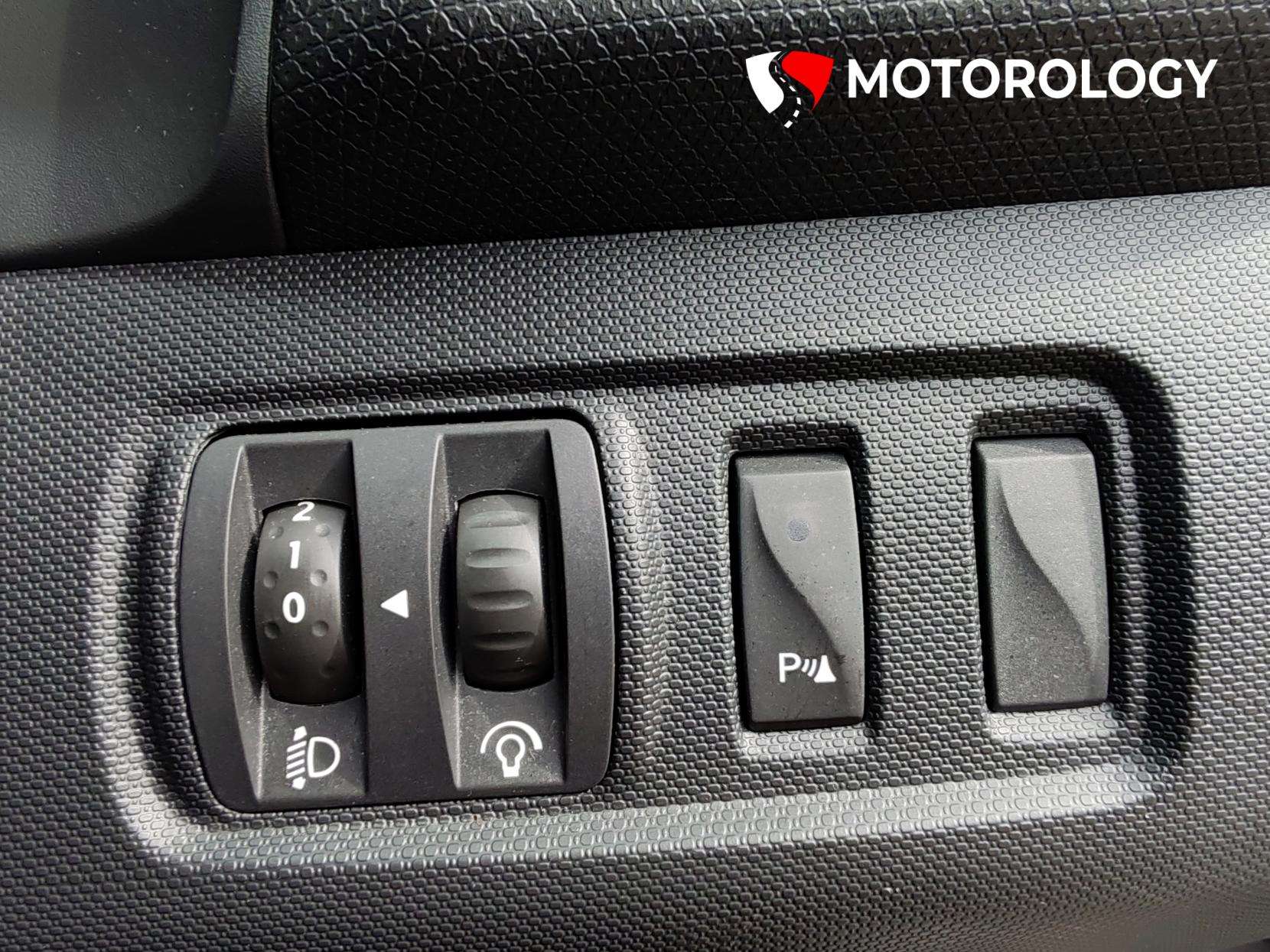 2015 RENAULT CLIO 2015 RENAULT CLIO