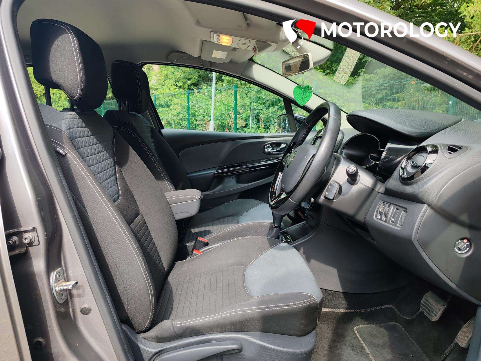 2015 RENAULT CLIO 2015 RENAULT CLIO