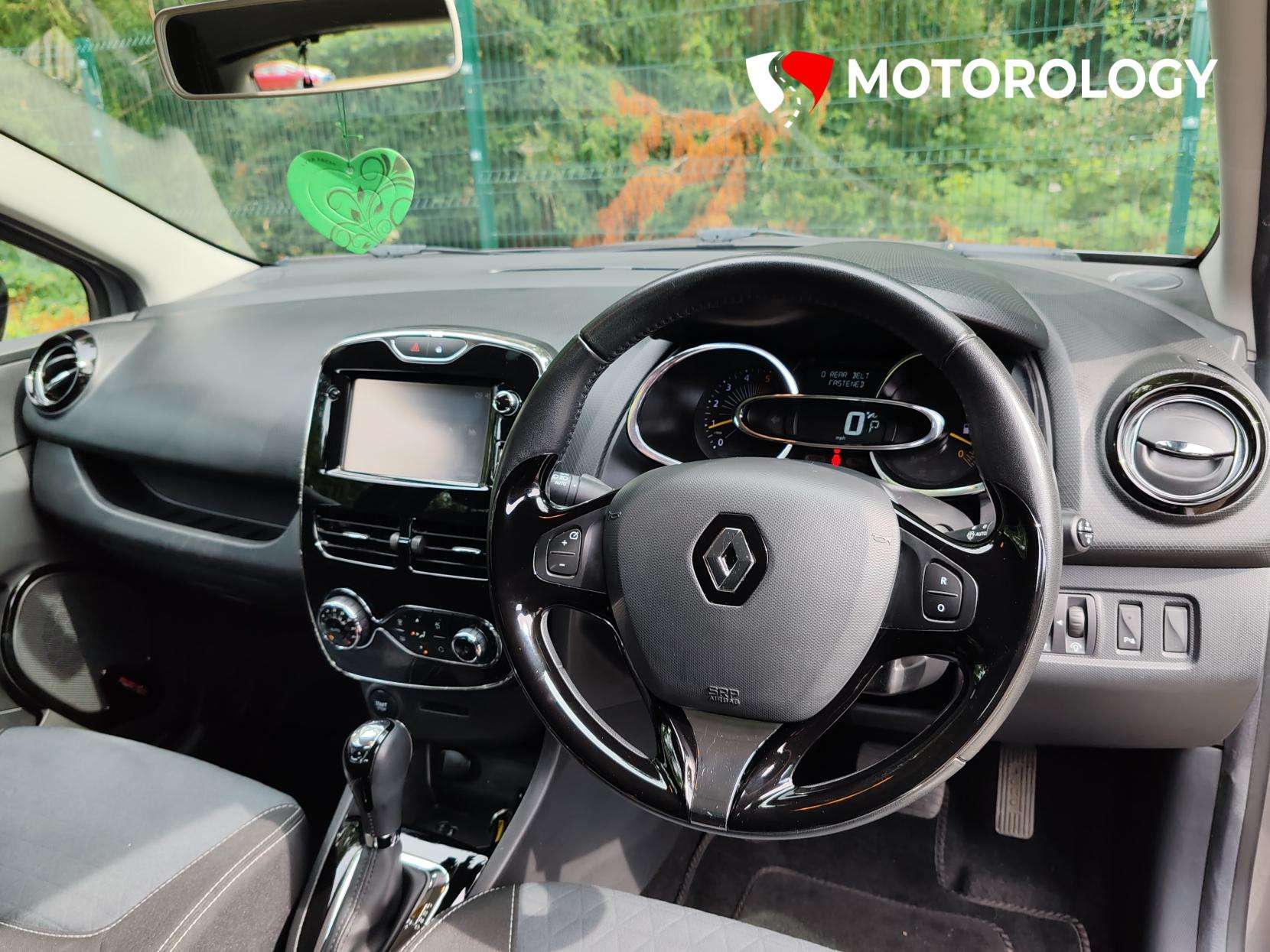 A 2015 RENAULT CLIO 1.5 dCi Dynamique S MediaNav Hatchback 5dr Diesel EDC Euro 5 (90 ps) A 2015 RENAULT CLIO 1.5 dCi Dynamique S MediaNav Hatchback 5dr Diesel EDC Euro 5 (90 ps)