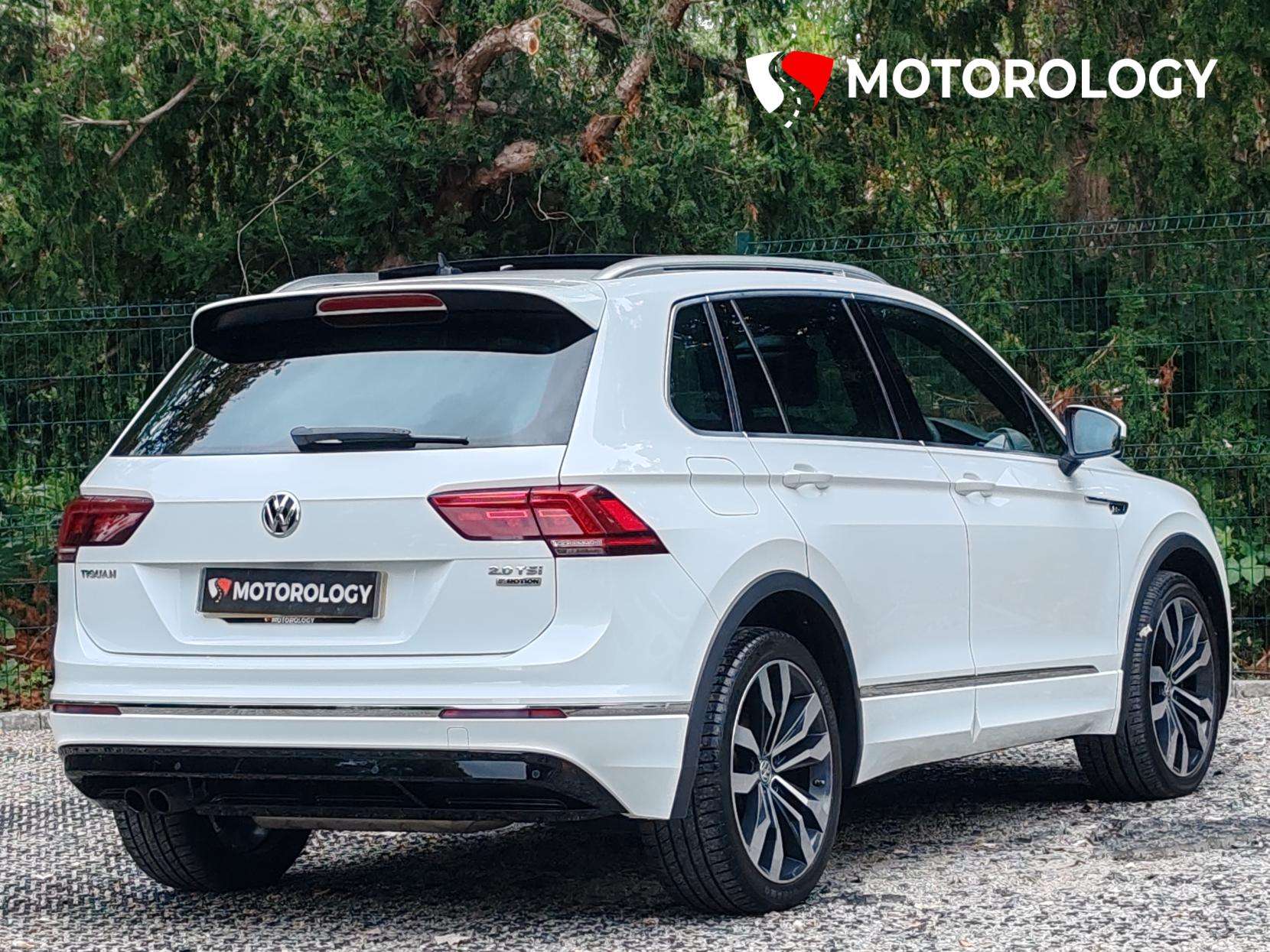 A 2017 VOLKSWAGEN TIGUAN 2.0 TSI BlueMotion Tech R-Line SUV 5dr Petrol DSG 4Motion Euro 6 (s/s) (180 ps) A 2017 VOLKSWAGEN TIGUAN 2.0 TSI BlueMotion Tech R-Line SUV 5dr Petrol DSG 4Motion Euro 6 (s/s) (180 ps)