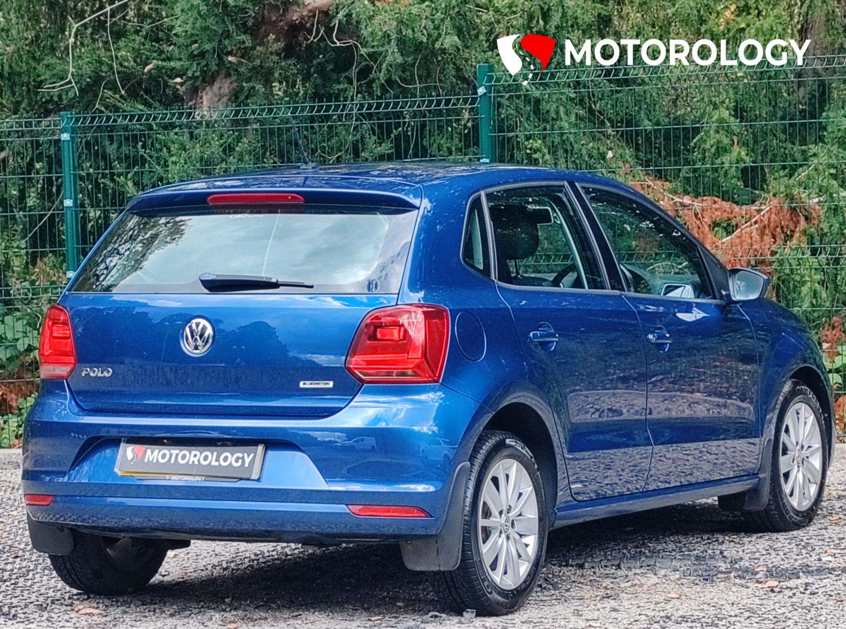 A 2015 VOLKSWAGEN POLO 1.0 BlueMotion Tech SE Hatchback 5dr Petrol Manual Euro 6 (s/s) (75 ps) A 2015 VOLKSWAGEN POLO 1.0 BlueMotion Tech SE Hatchback 5dr Petrol Manual Euro 6 (s/s) (75 ps)