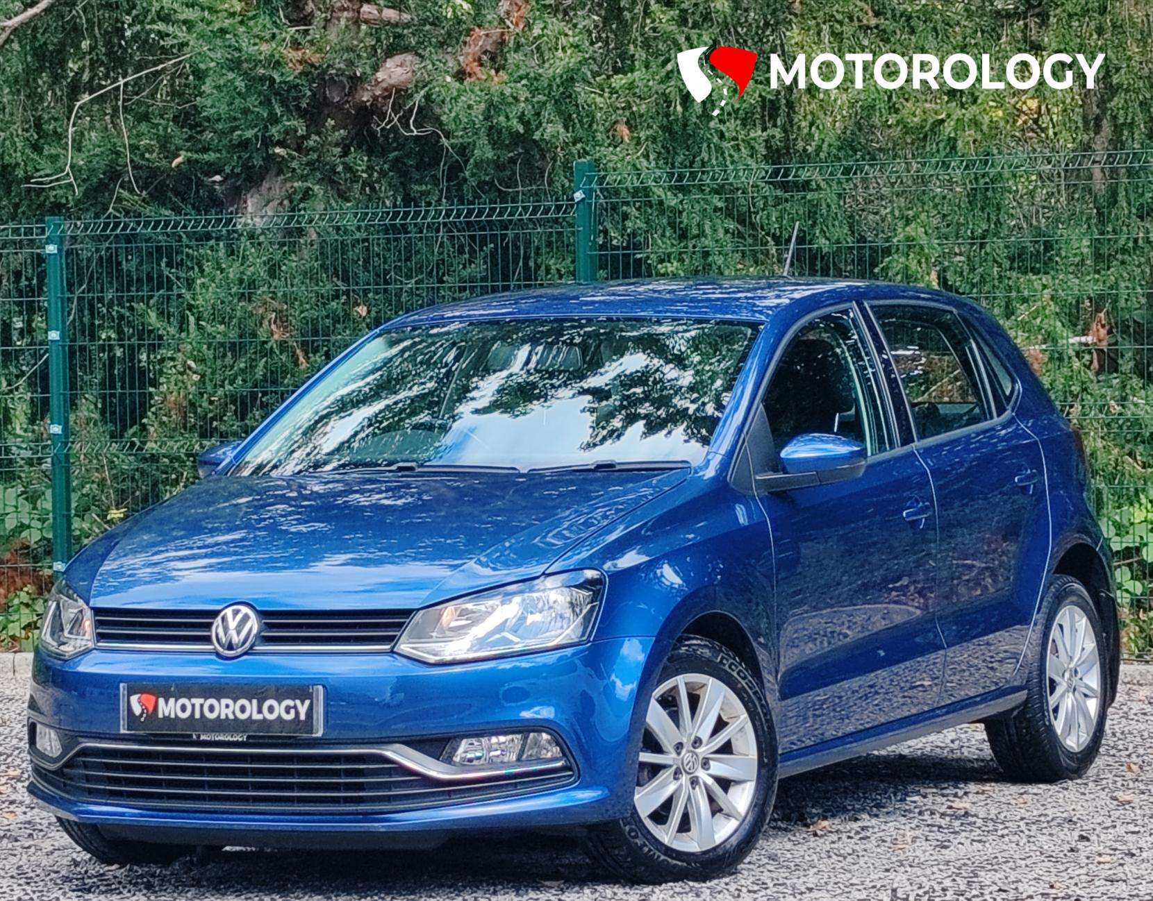 A 2015 VOLKSWAGEN POLO 1.0 BlueMotion Tech SE Hatchback 5dr Petrol Manual Euro 6 (s/s) (75 ps) A 2015 VOLKSWAGEN POLO 1.0 BlueMotion Tech SE Hatchback 5dr Petrol Manual Euro 6 (s/s) (75 ps)