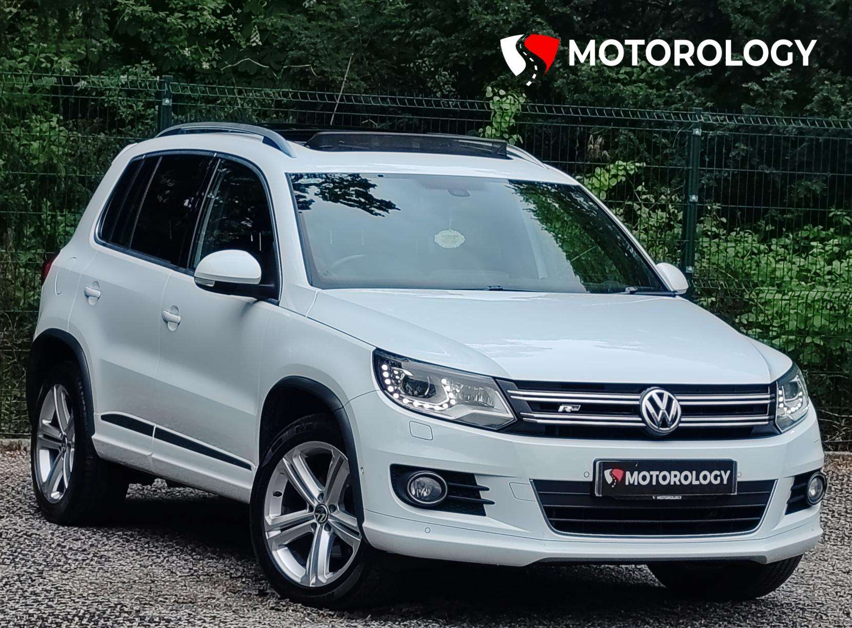 A 2015 VOLKSWAGEN TIGUAN 2.0 TDI BlueMotion Tech R-Line SUV 5dr Diesel DSG 4WD Euro 5 (s/s) (Nav) (177 ps) A 2015 VOLKSWAGEN TIGUAN 2.0 TDI BlueMotion Tech R-Line SUV 5dr Diesel DSG 4WD Euro 5 (s/s) (Nav) (177 ps)
