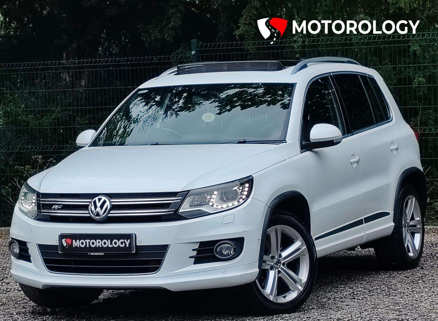A 2015 VOLKSWAGEN TIGUAN 2.0 TDI BlueMotion Tech R-Line SUV 5dr Diesel DSG 4WD Euro 5 (s/s) (Nav) (177 ps) A 2015 VOLKSWAGEN TIGUAN 2.0 TDI BlueMotion Tech R-Line SUV 5dr Diesel DSG 4WD Euro 5 (s/s) (Nav) (177 ps)